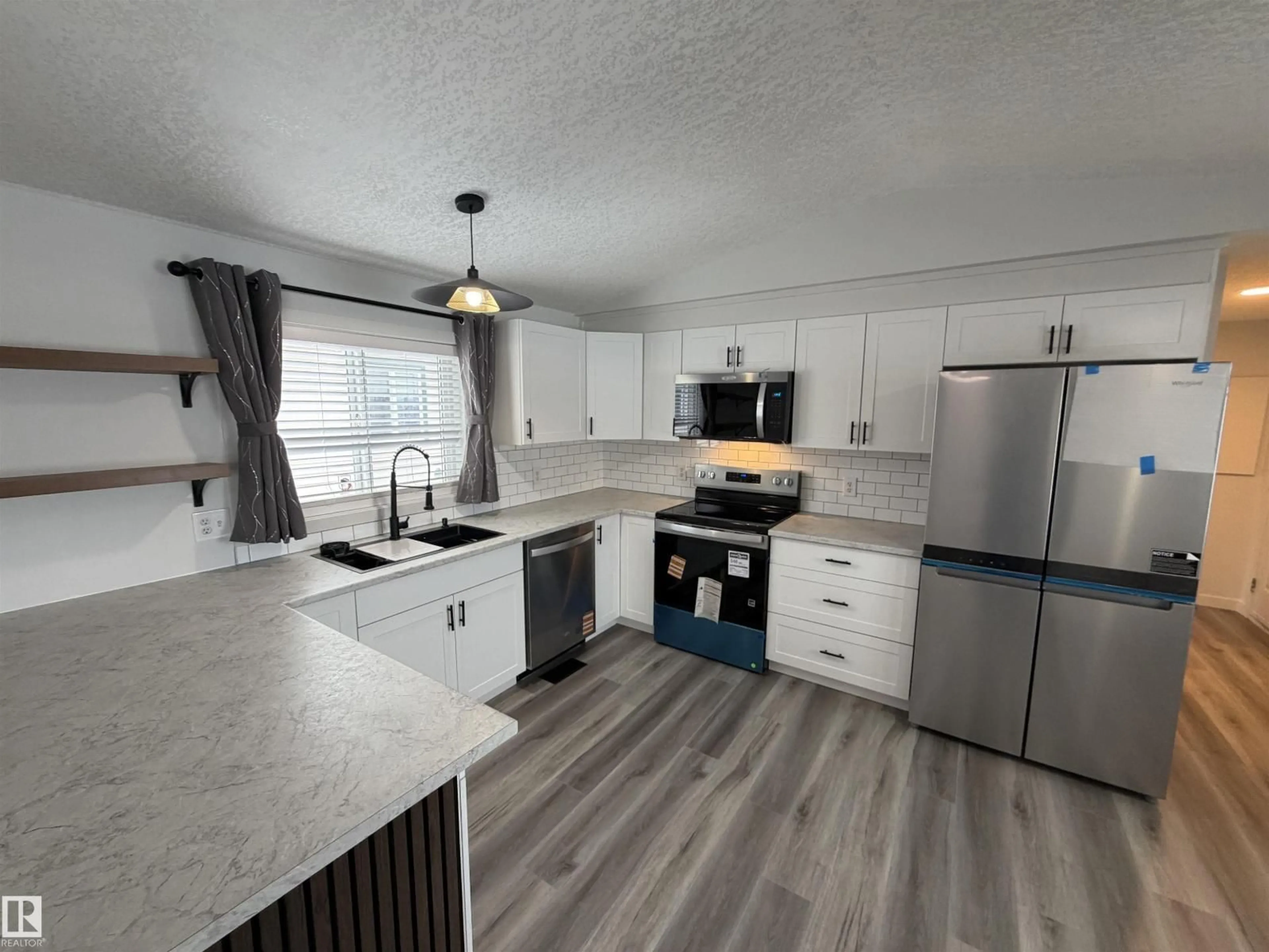 Open concept kitchen, unknown for 1613 JUBILEE CRESCENT, Sherwood Park Alberta T8H2J3