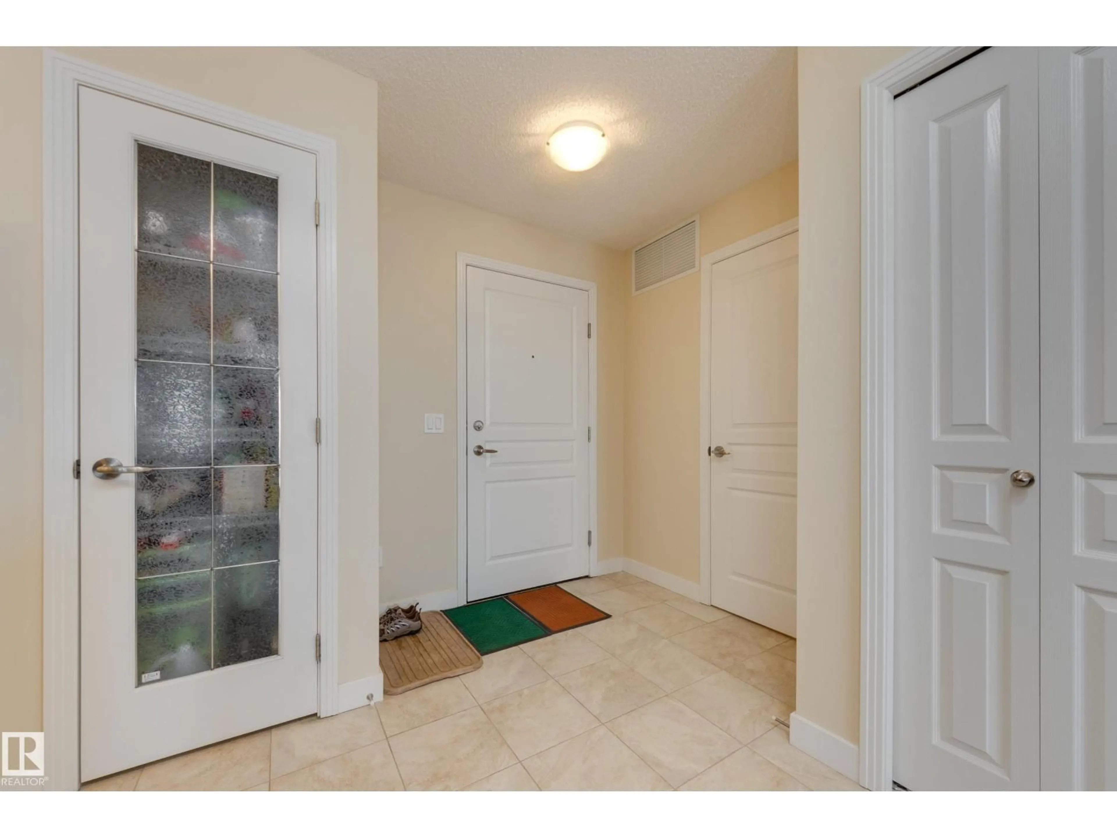 Indoor entryway for 2314 AUGUSTINE CR, Sherwood Park Alberta T8H0X8