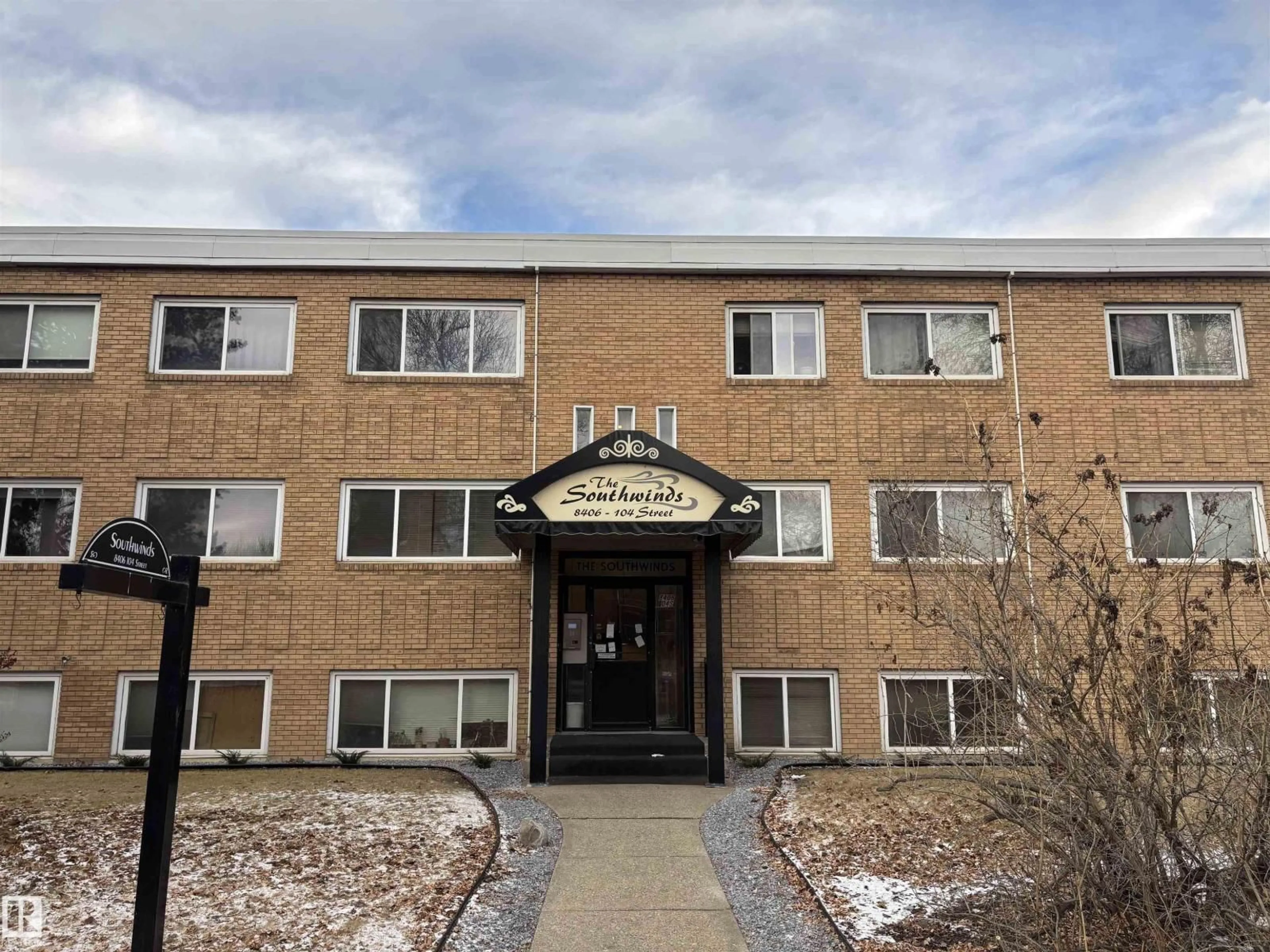 Indoor foyer for #24 - 8406 104 ST, Edmonton Alberta T6E4G2