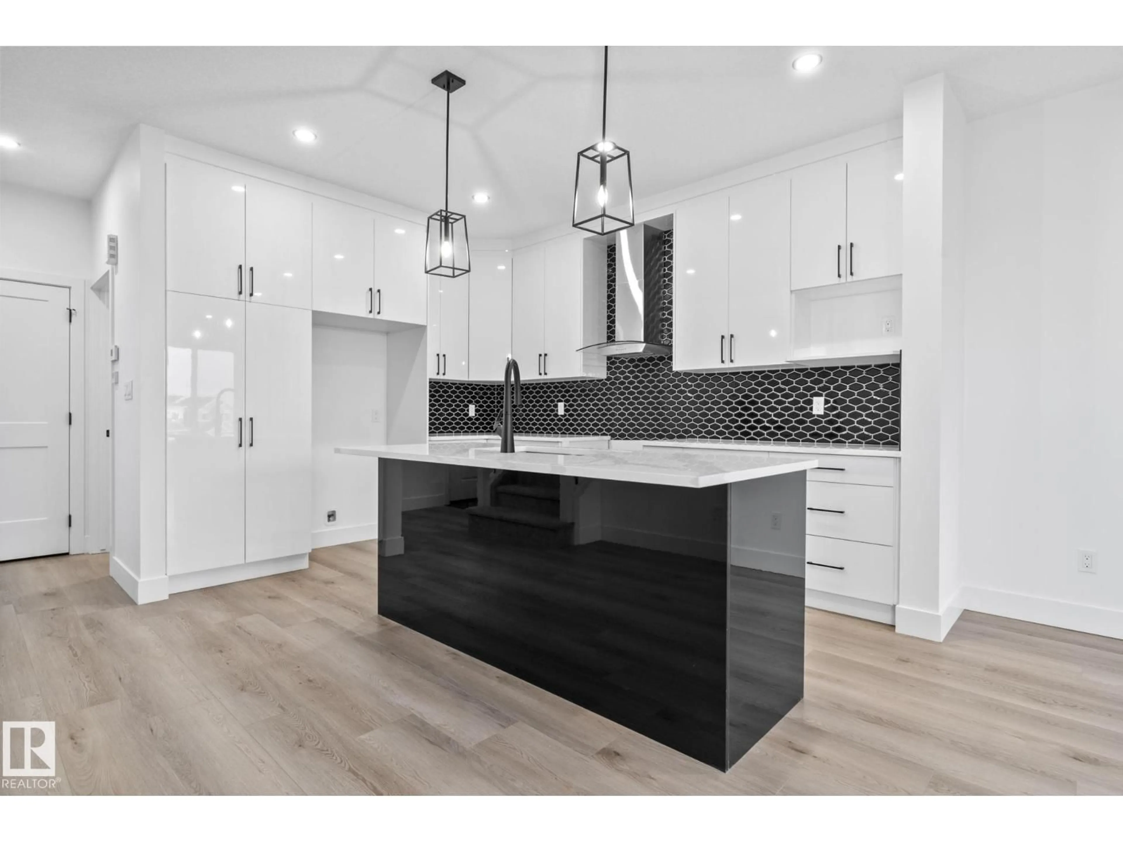 Open concept kitchen, unknown for 326 32 AV, Edmonton Alberta T6T2K2