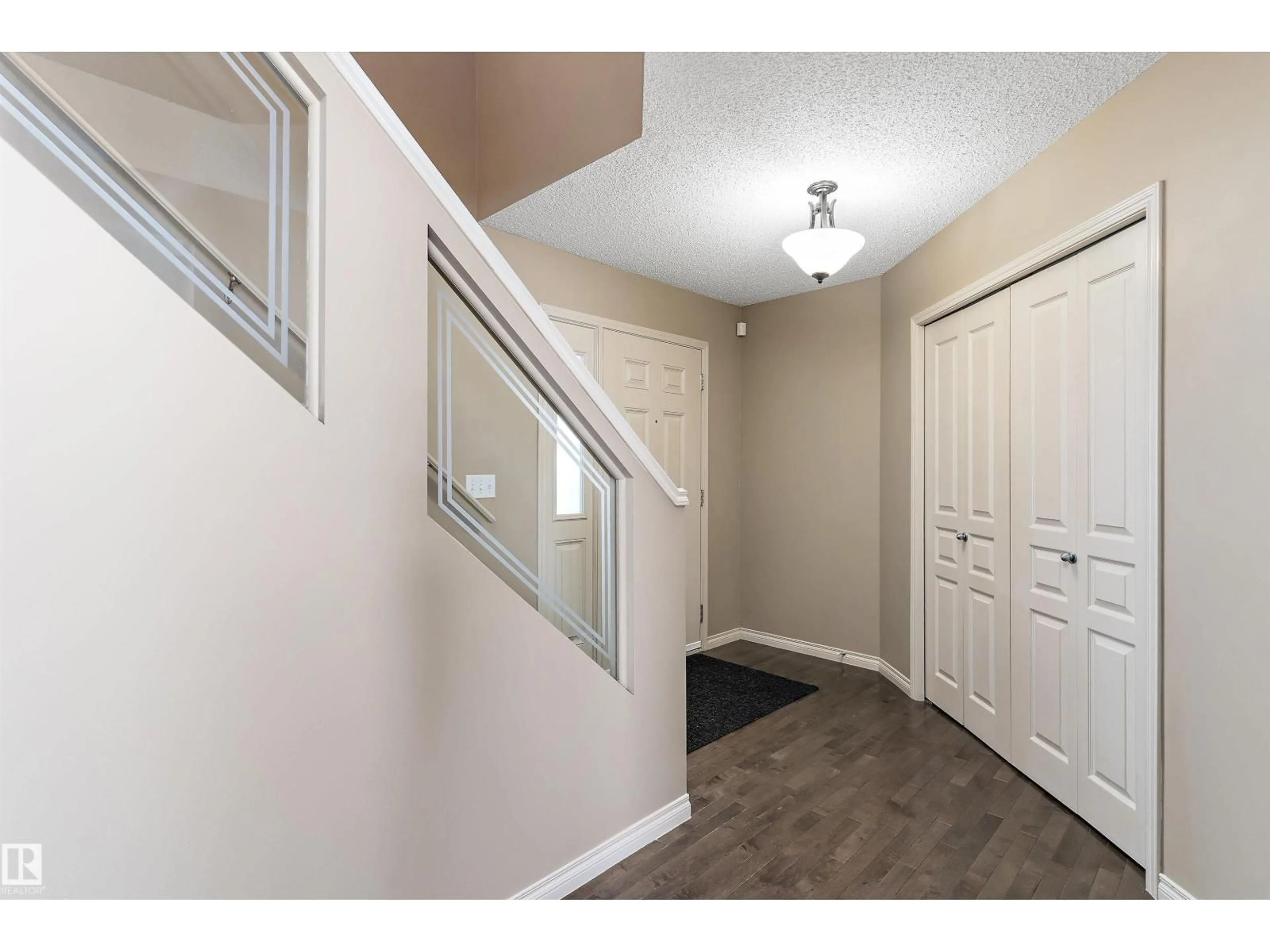 Indoor entryway for 72 NAPOLEON CR, St. Albert Alberta T8N3L6