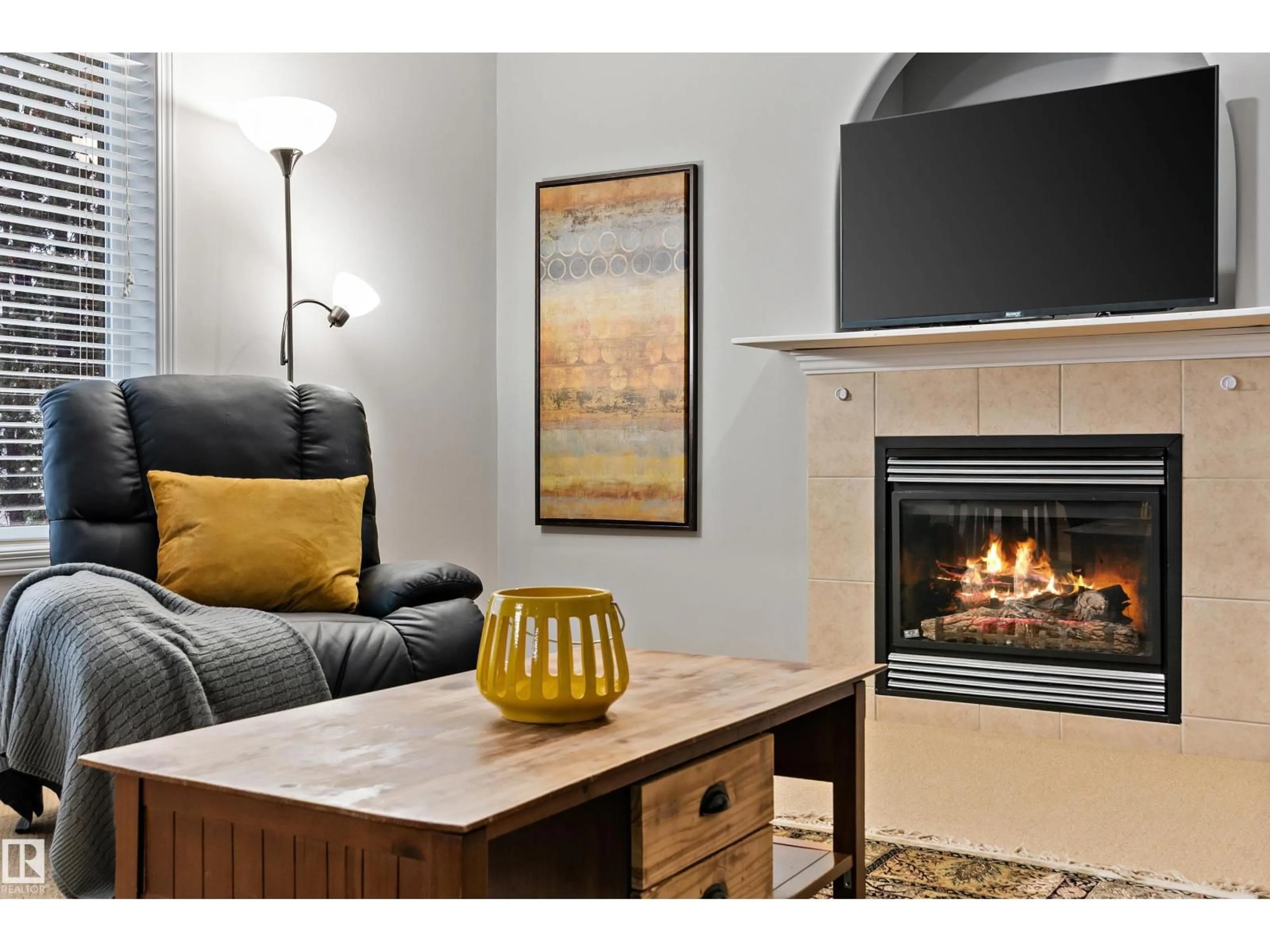 Living room with furniture, wood/laminate floor for 20432 50 AV, Edmonton Alberta T6M2Z8