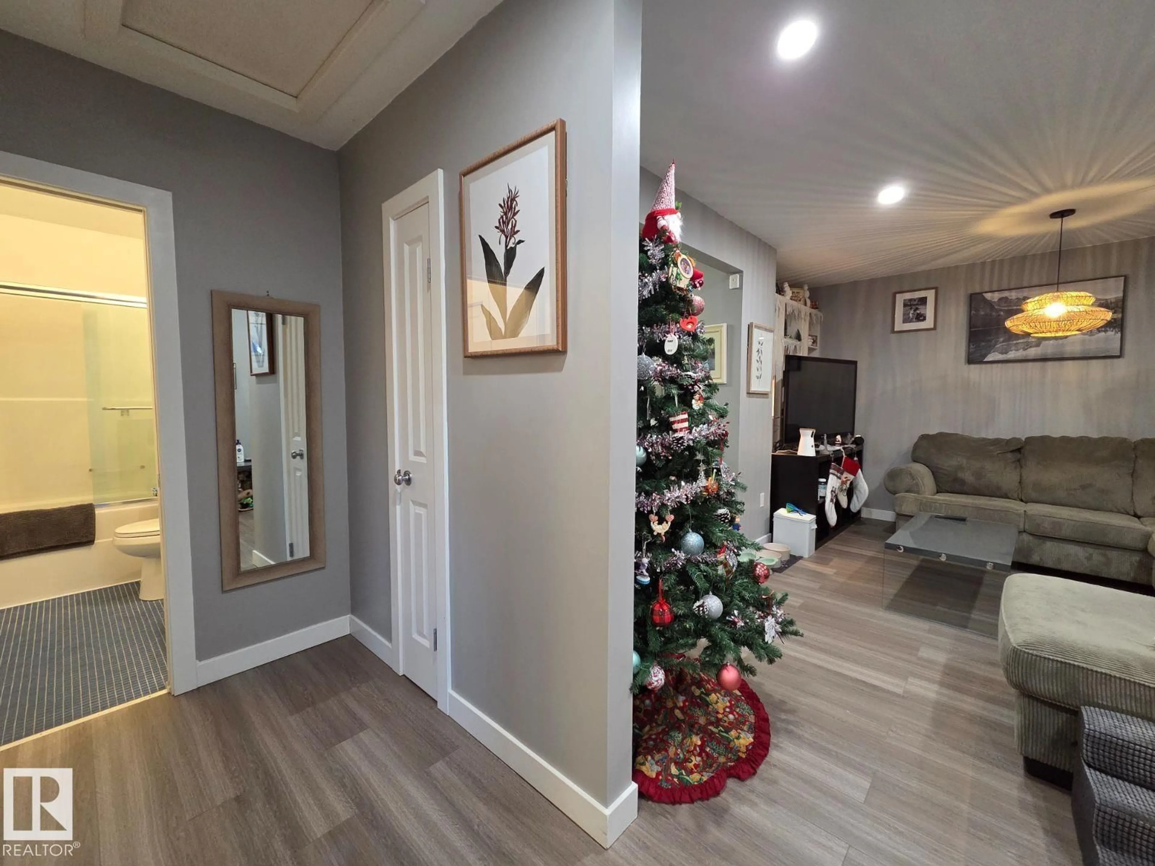 Indoor foyer for NW - 12410 120 AV, Edmonton Alberta T5L2P7