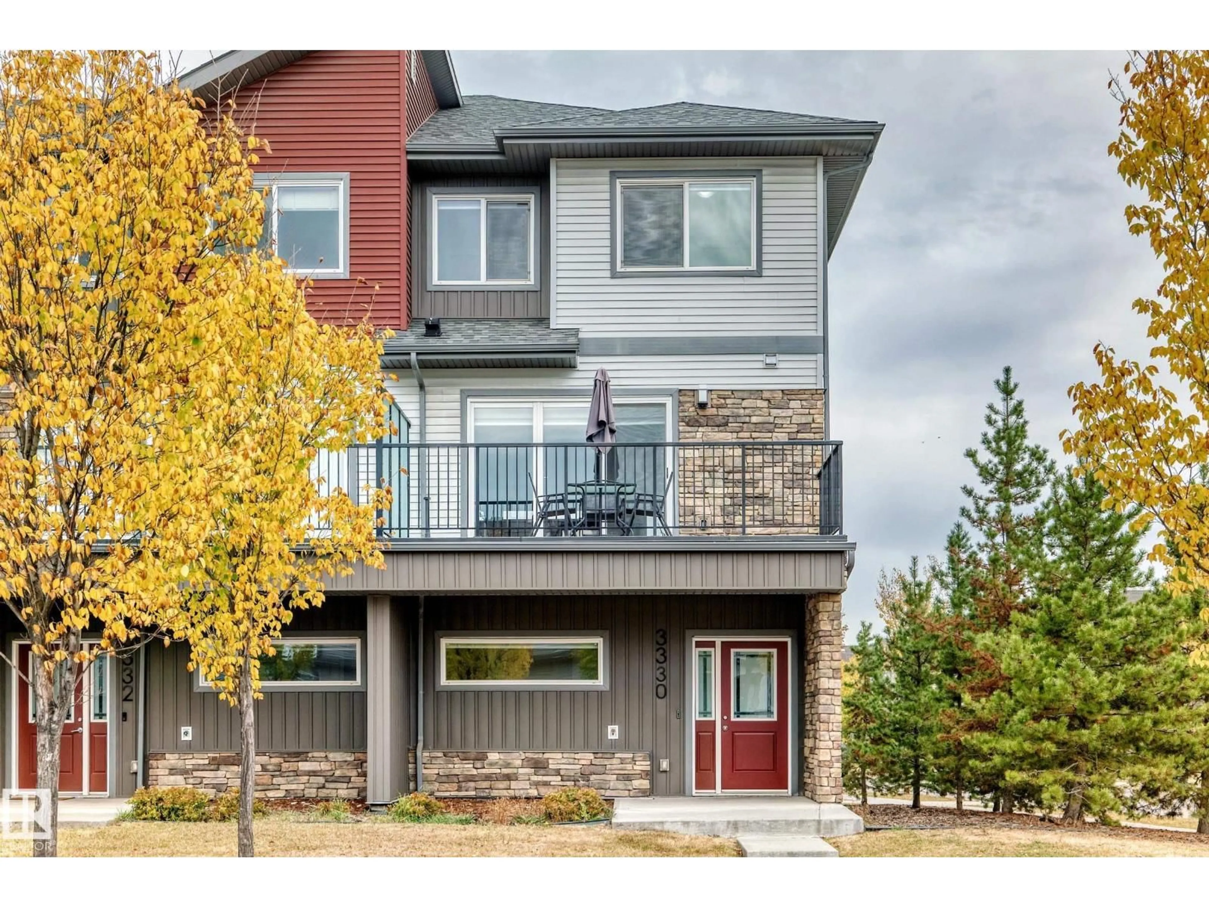 Home with vinyl exterior material, unknown for 3330 15A AV, Edmonton Alberta T6T0Y1