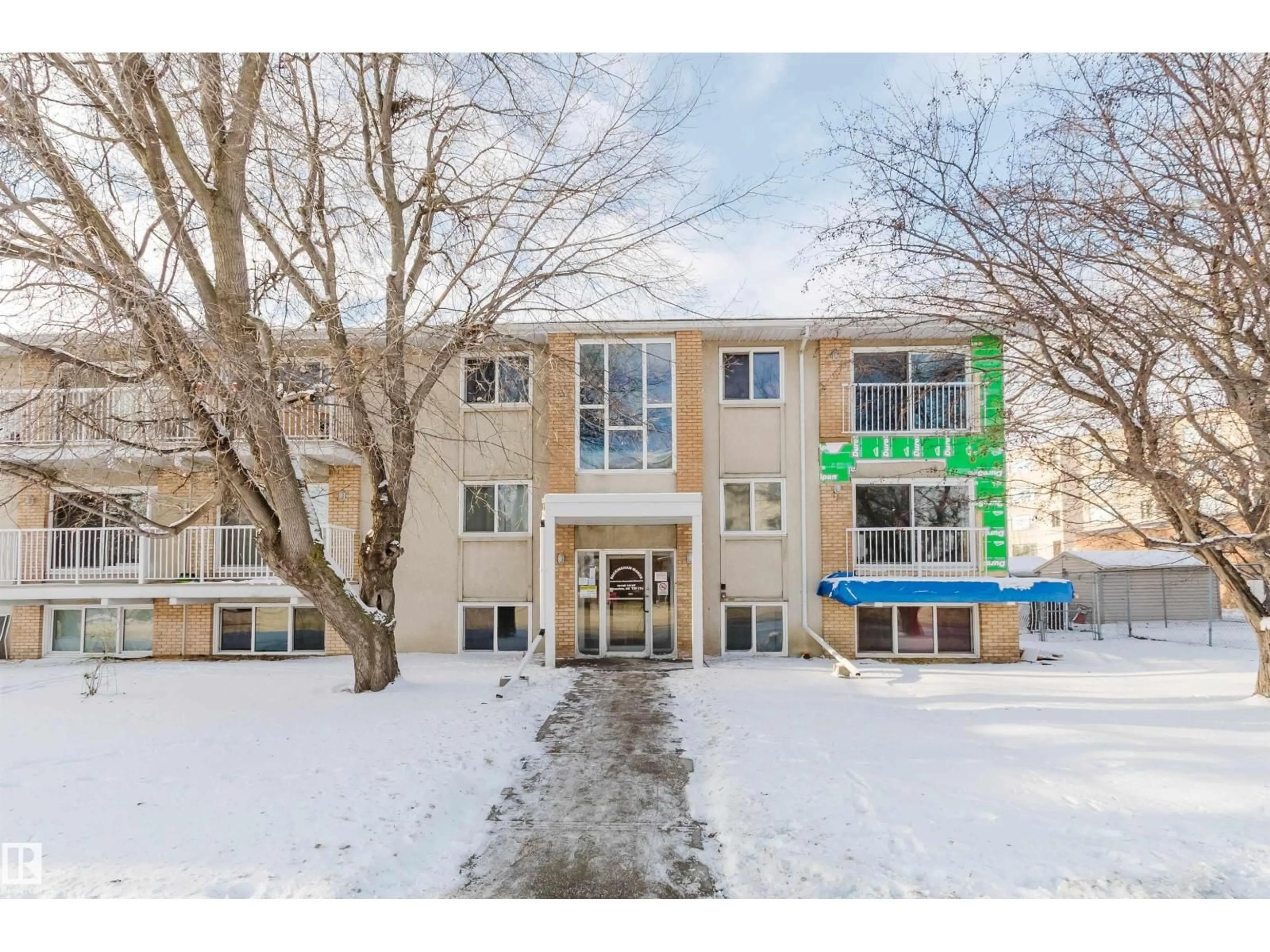 Indoor foyer for #307 - 10140 151 ST NW, Edmonton Alberta T5P1T4