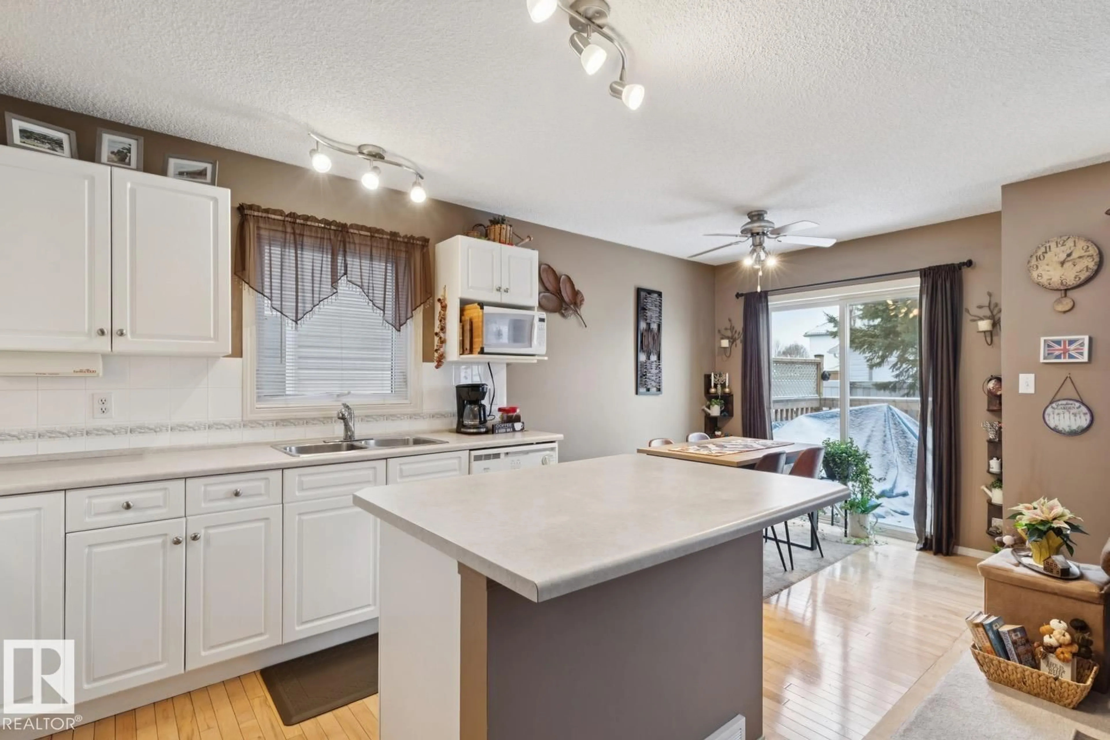 Open concept kitchen, unknown for #5 - 4020 21 ST, Edmonton Alberta T6T1T8
