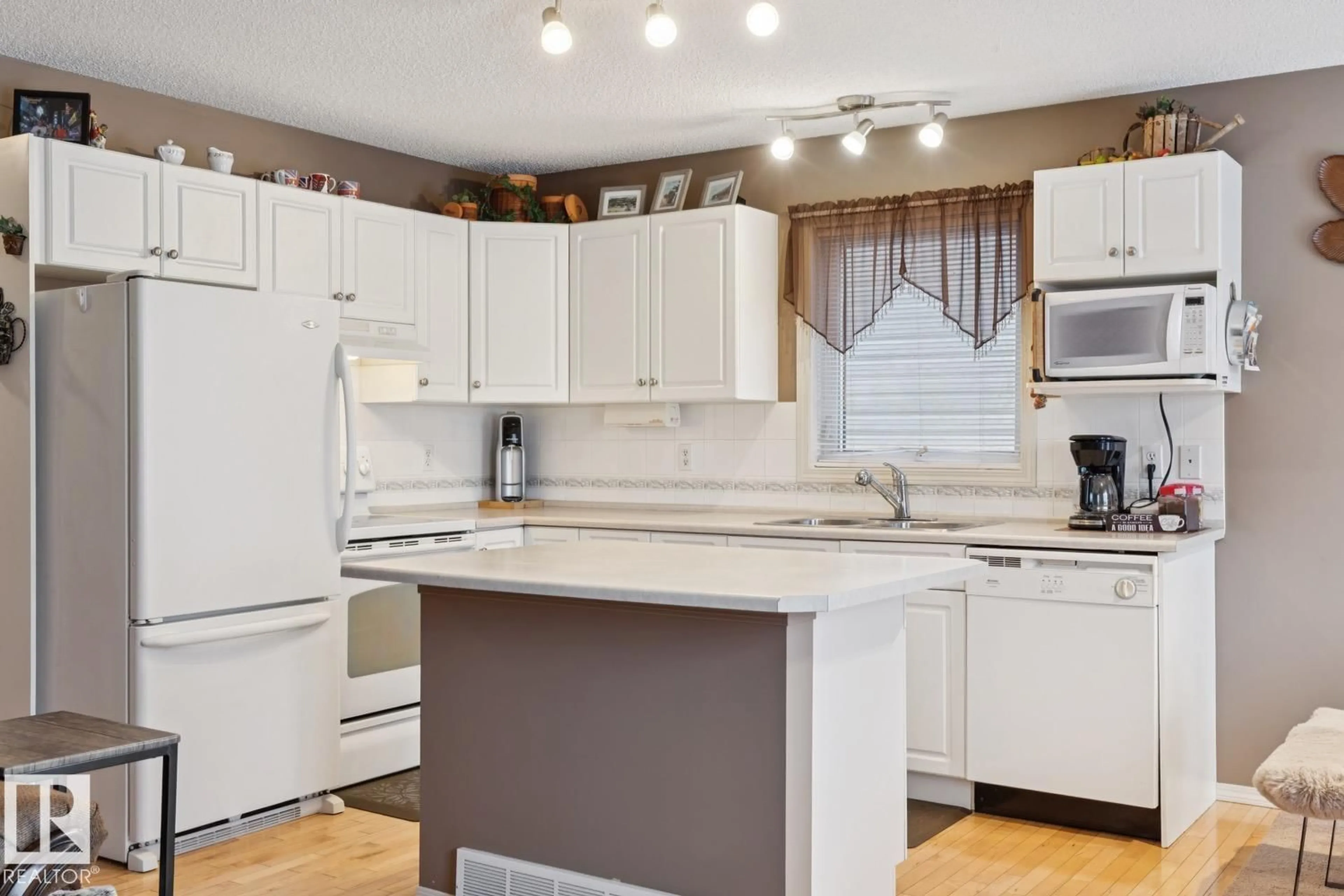 Open concept kitchen, unknown for #5 - 4020 21 ST, Edmonton Alberta T6T1T8