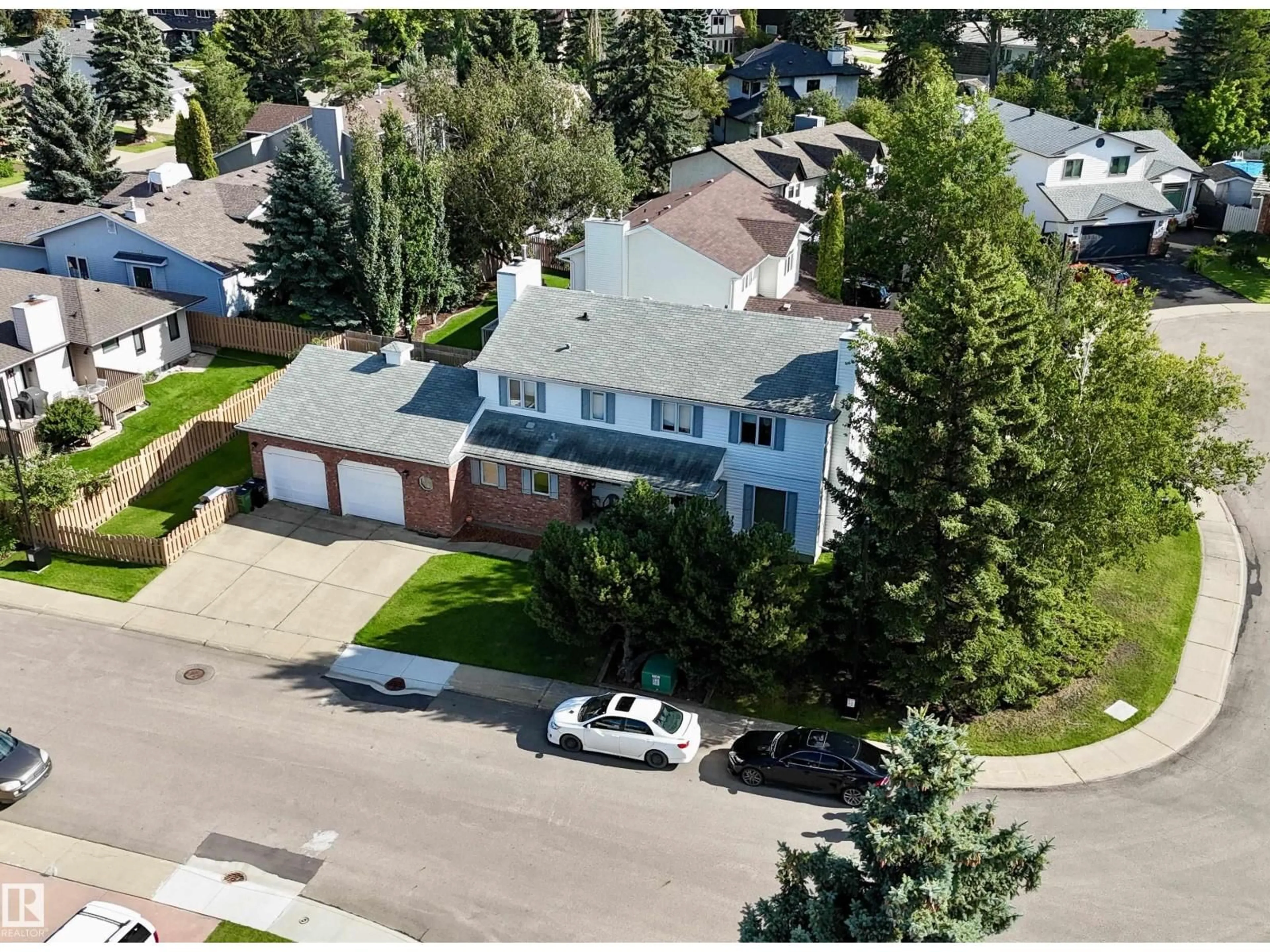 A pic from outside/outdoor area/front of a property/back of a property/a pic from drone, street for 240 WAYGOOD RD, Edmonton Alberta T5T5M3