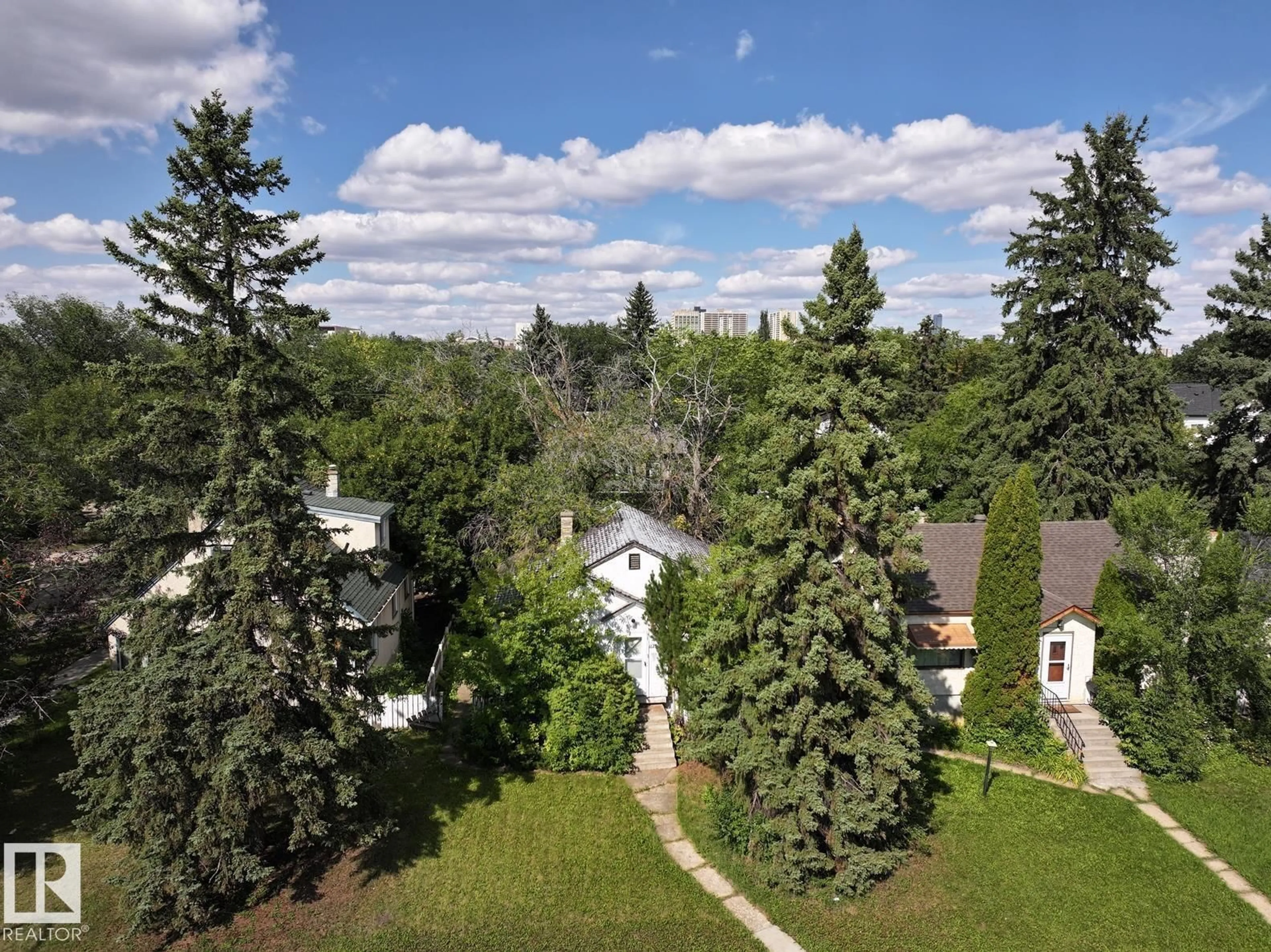 A pic from outside/outdoor area/front of a property/back of a property/a pic from drone, unknown for 11250 72 AV, Edmonton Alberta T6G0B5