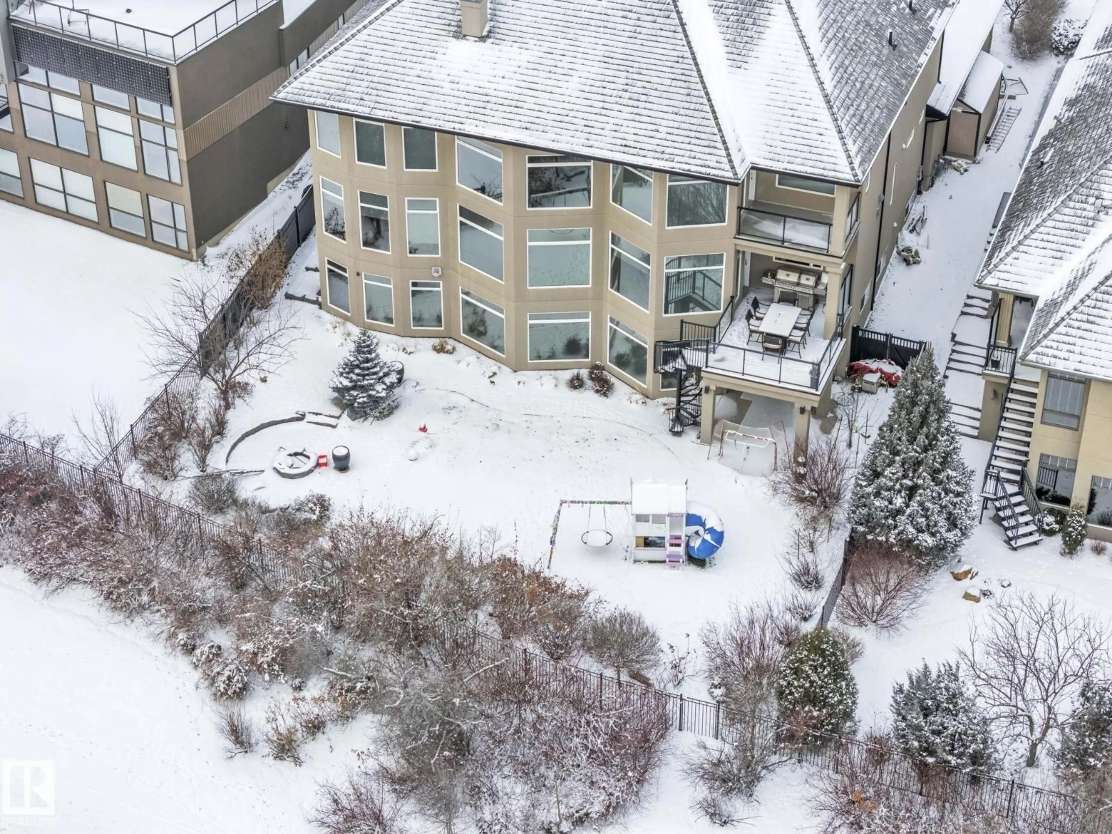 A pic from outside/outdoor area/front of a property/back of a property/a pic from drone, unknown for 1413 WOODWARD CR, Edmonton Alberta T6M0A3