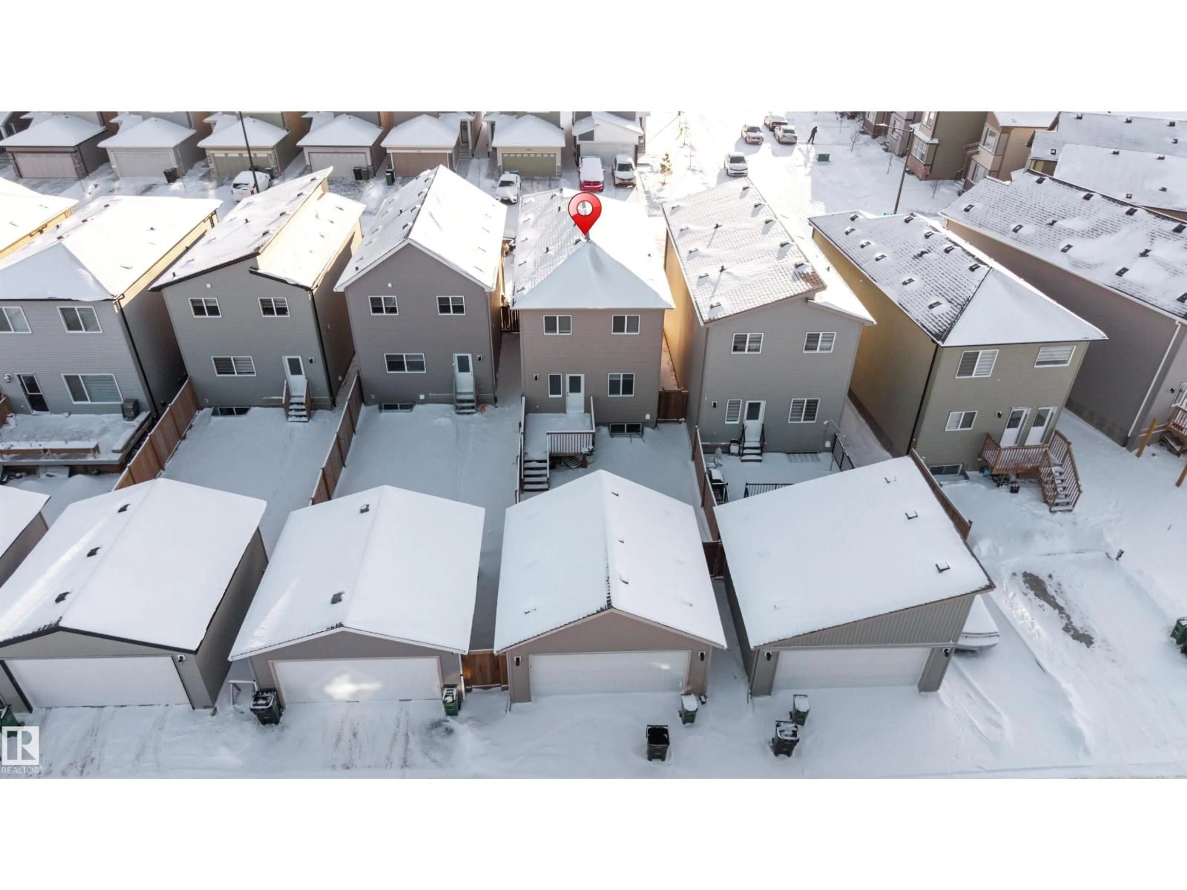 A pic from outside/outdoor area/front of a property/back of a property/a pic from drone, unknown for 324 36 AV, Edmonton Alberta T6T2P9