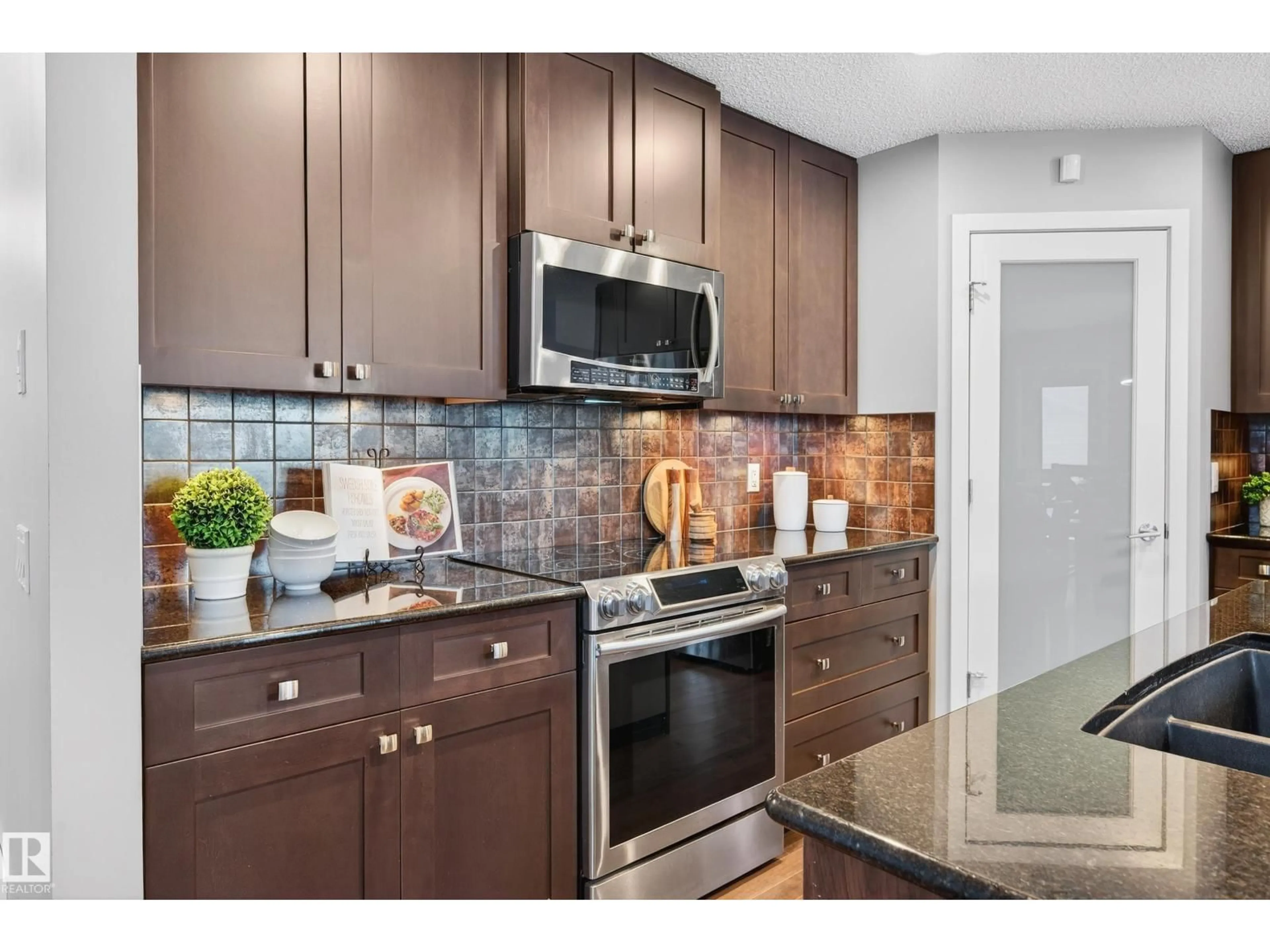 Unknown for 21711 85 AV, Edmonton Alberta T5T2J6