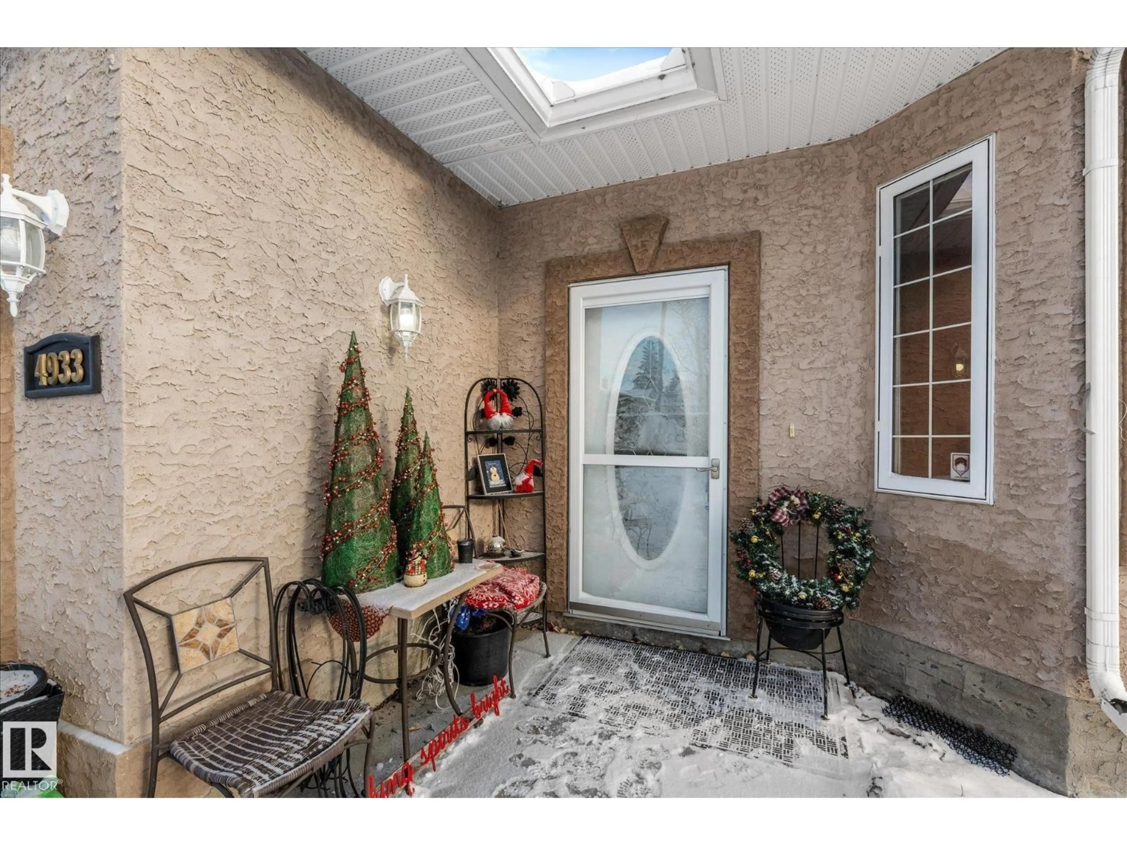 Indoor entryway for 4933 48 AV, Onoway Alberta T0E1V0