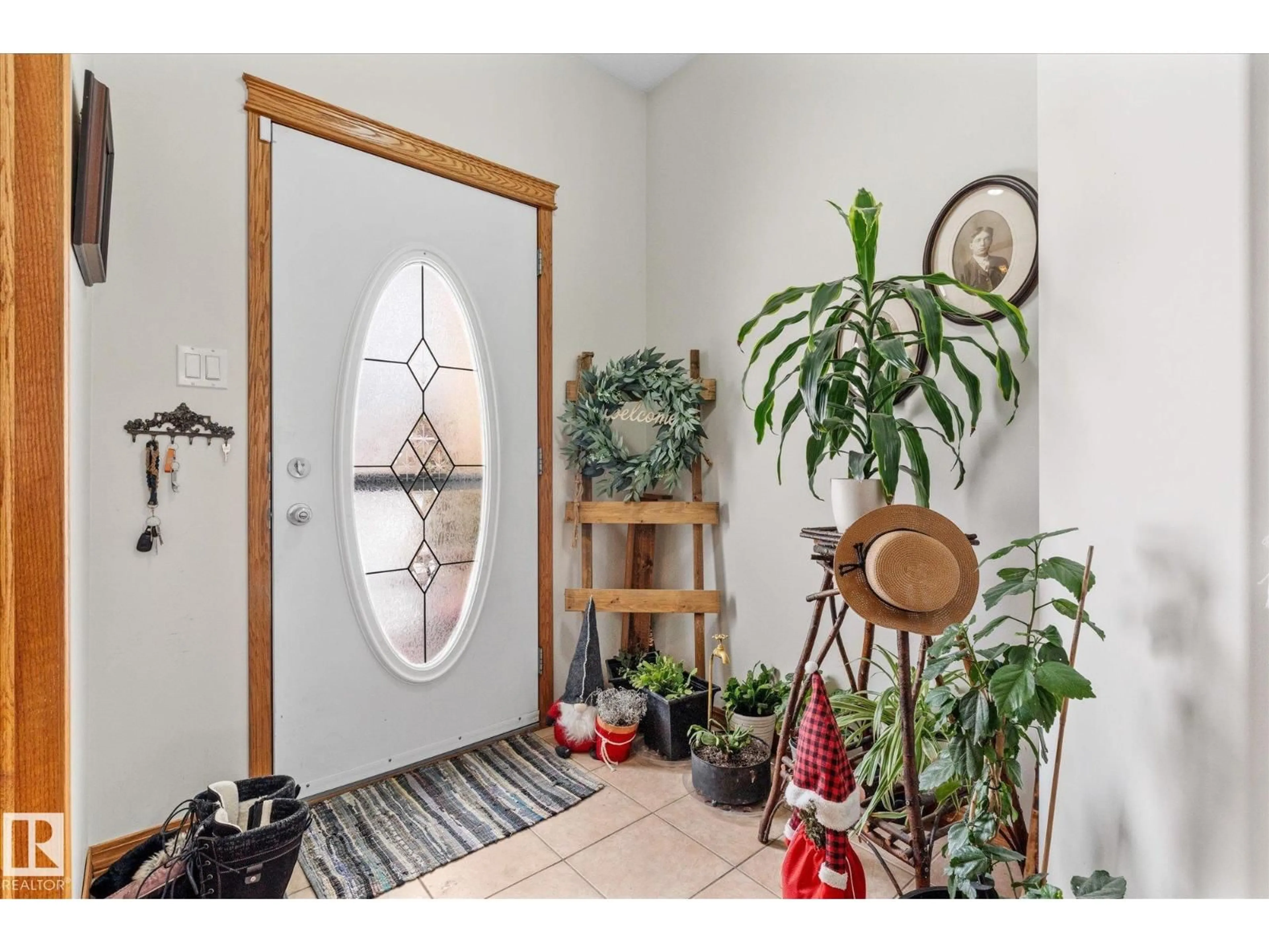 Indoor entryway for 4933 48 AV, Onoway Alberta T0E1V0