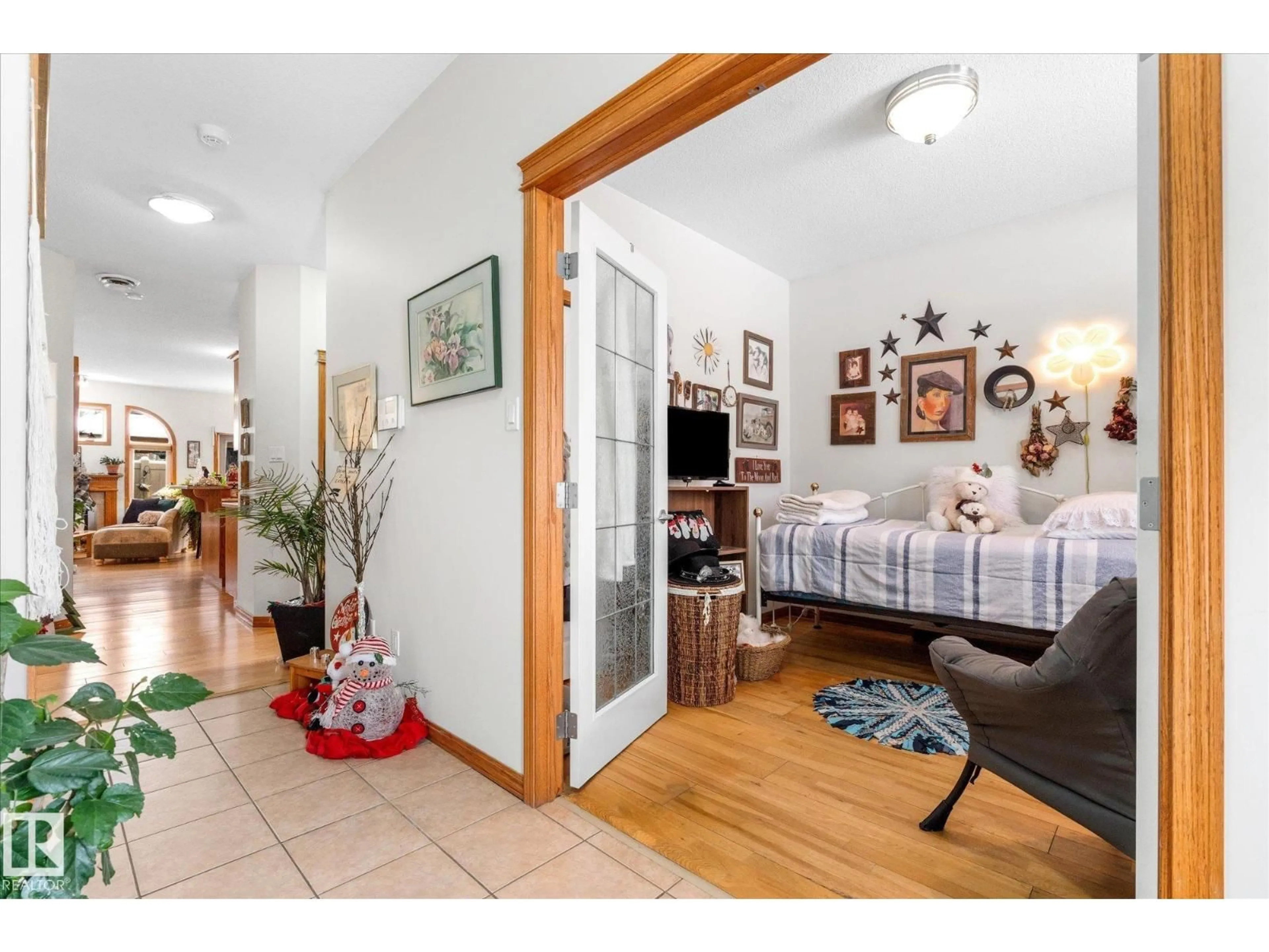 Indoor entryway for 4933 48 AV, Onoway Alberta T0E1V0