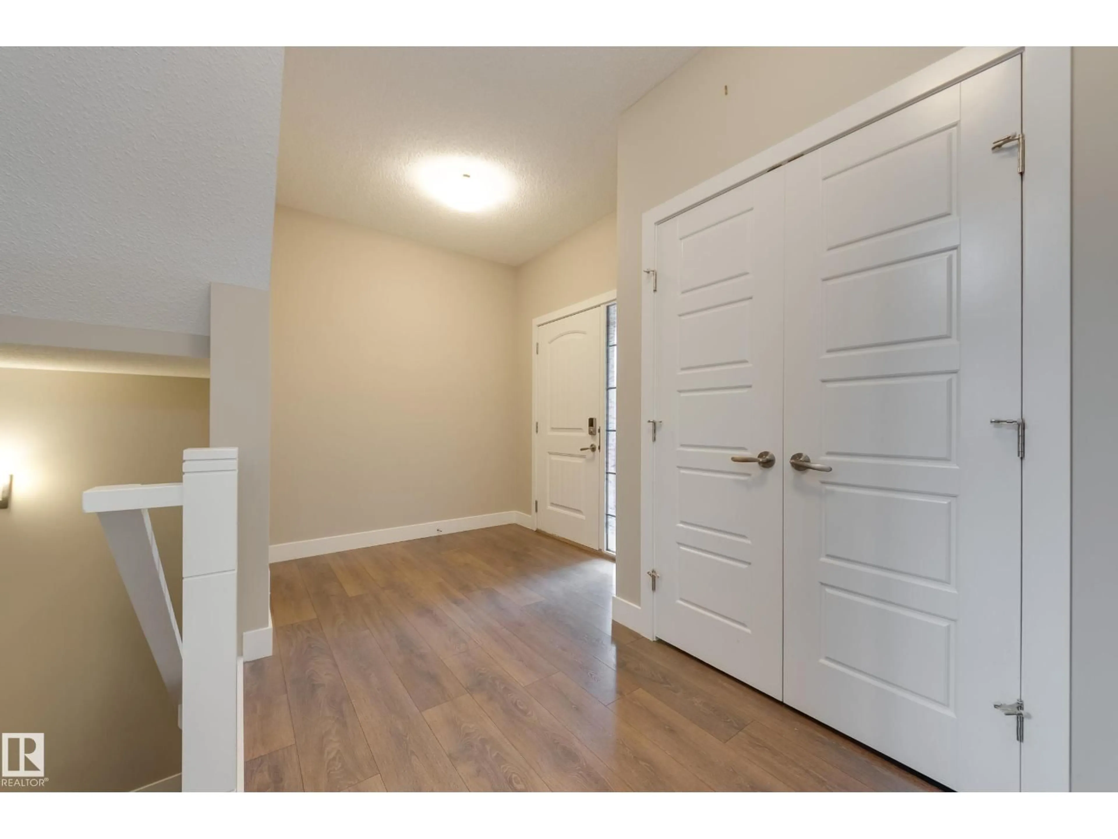 Indoor entryway for 1036 ALLENDALE CR, Sherwood Park Alberta T8H0X7