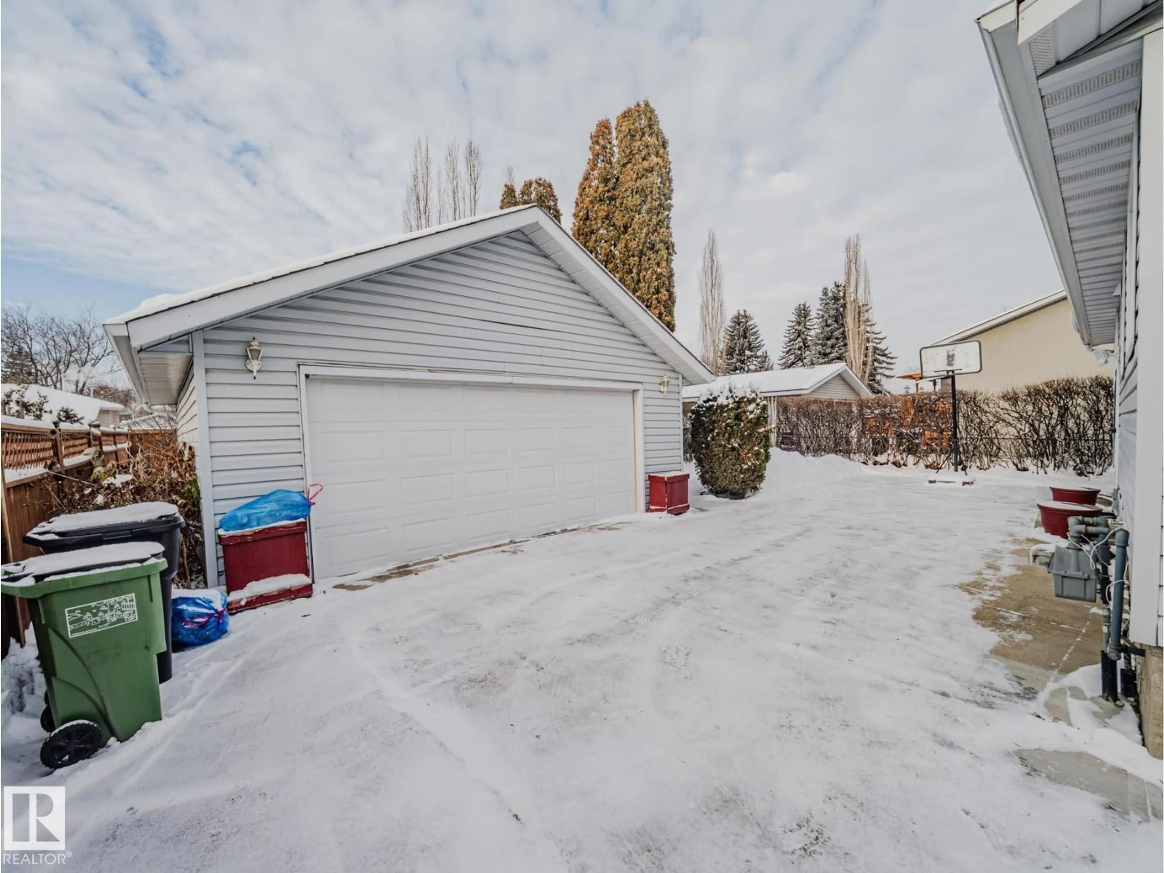 Unknown for 15212 60 ST, Edmonton Alberta T5A1Z7