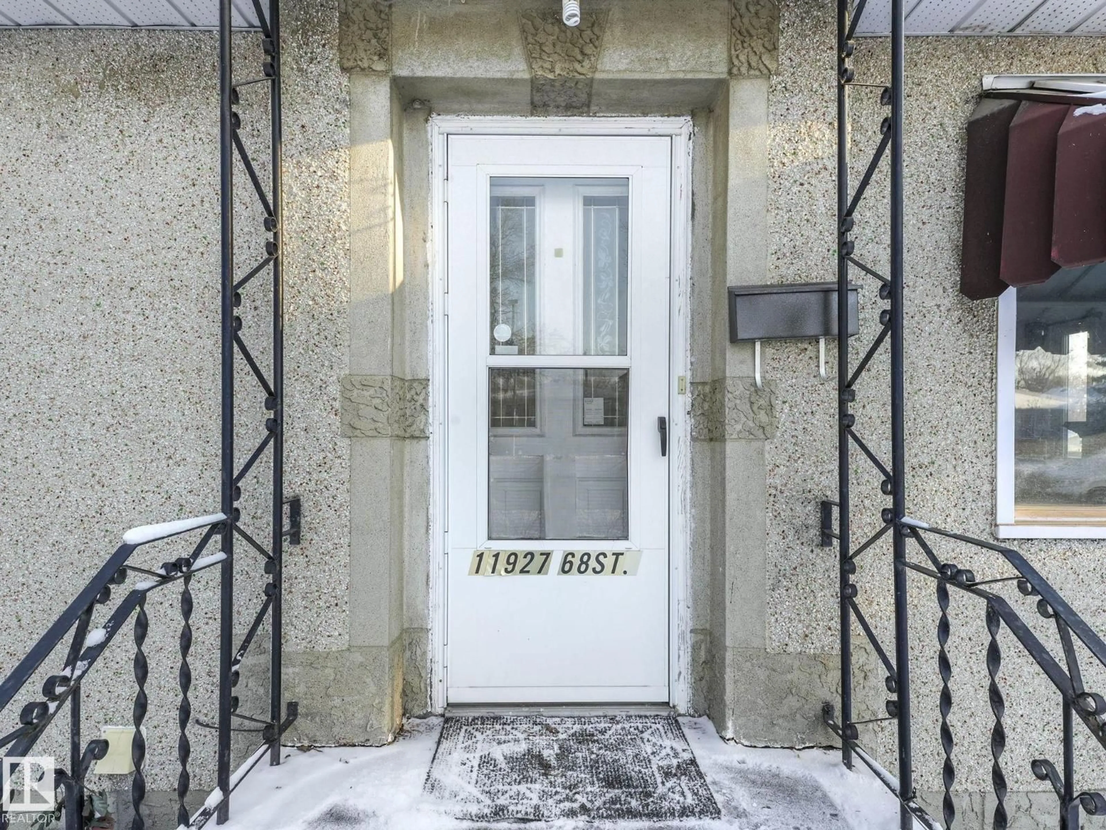 Indoor entryway for NW - 11927 68 ST, Edmonton Alberta T5B1P8