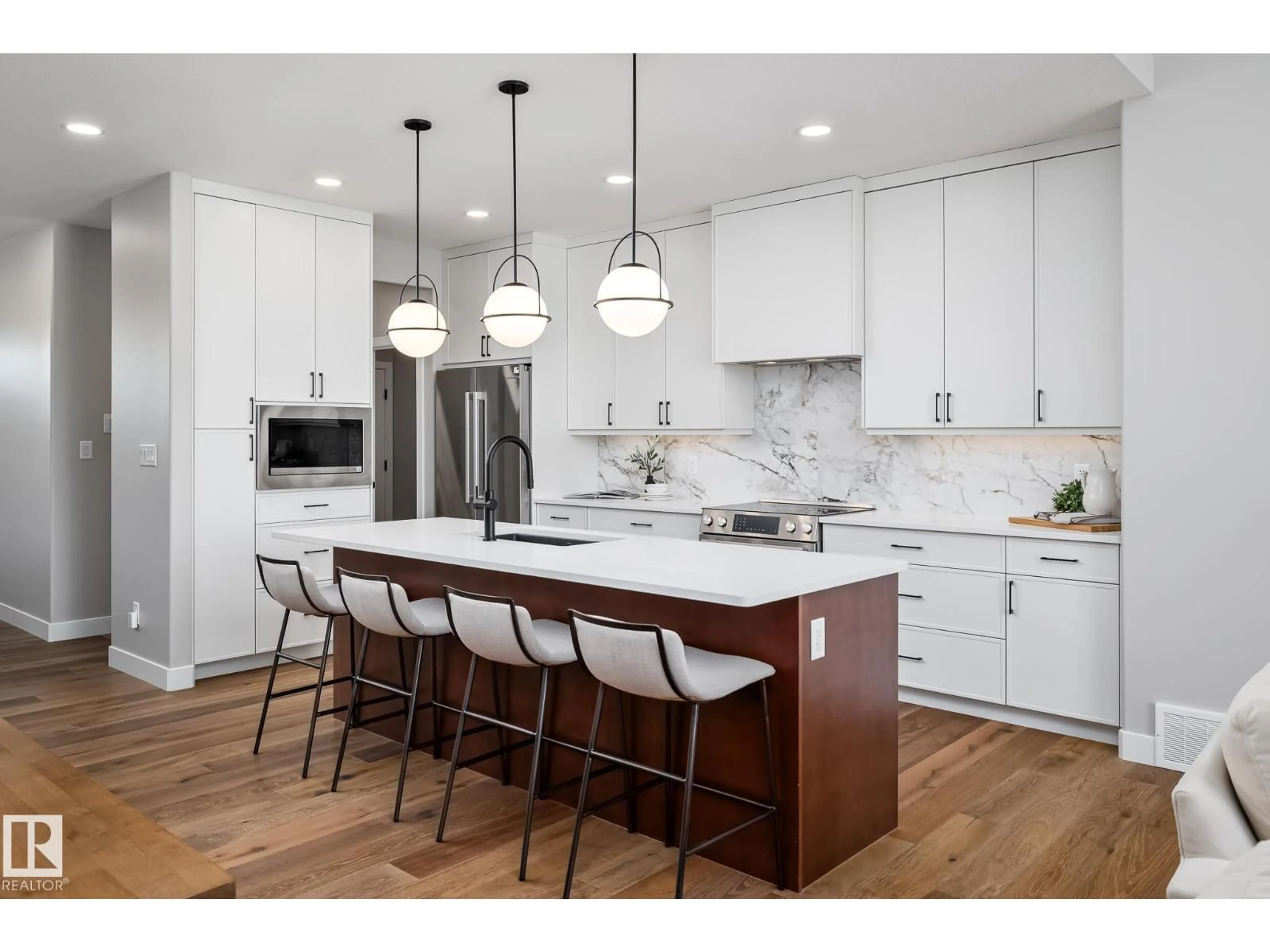 Contemporary kitchen, wood/laminate floor for 15 NEWBURY CI, Sherwood Park Alberta T8B0G1