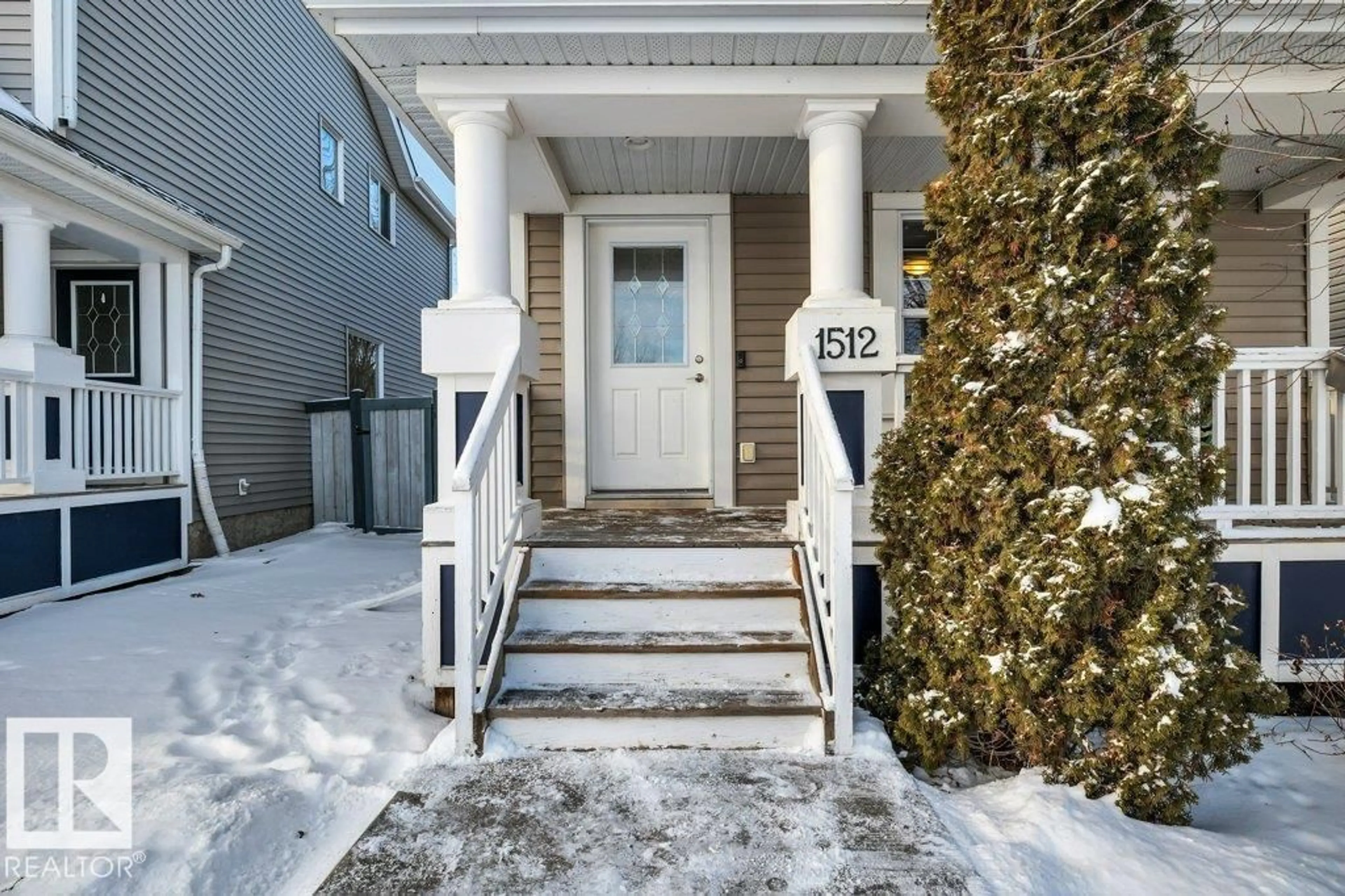 Indoor entryway for SW - 1512 70 ST, Edmonton Alberta T6X0H3