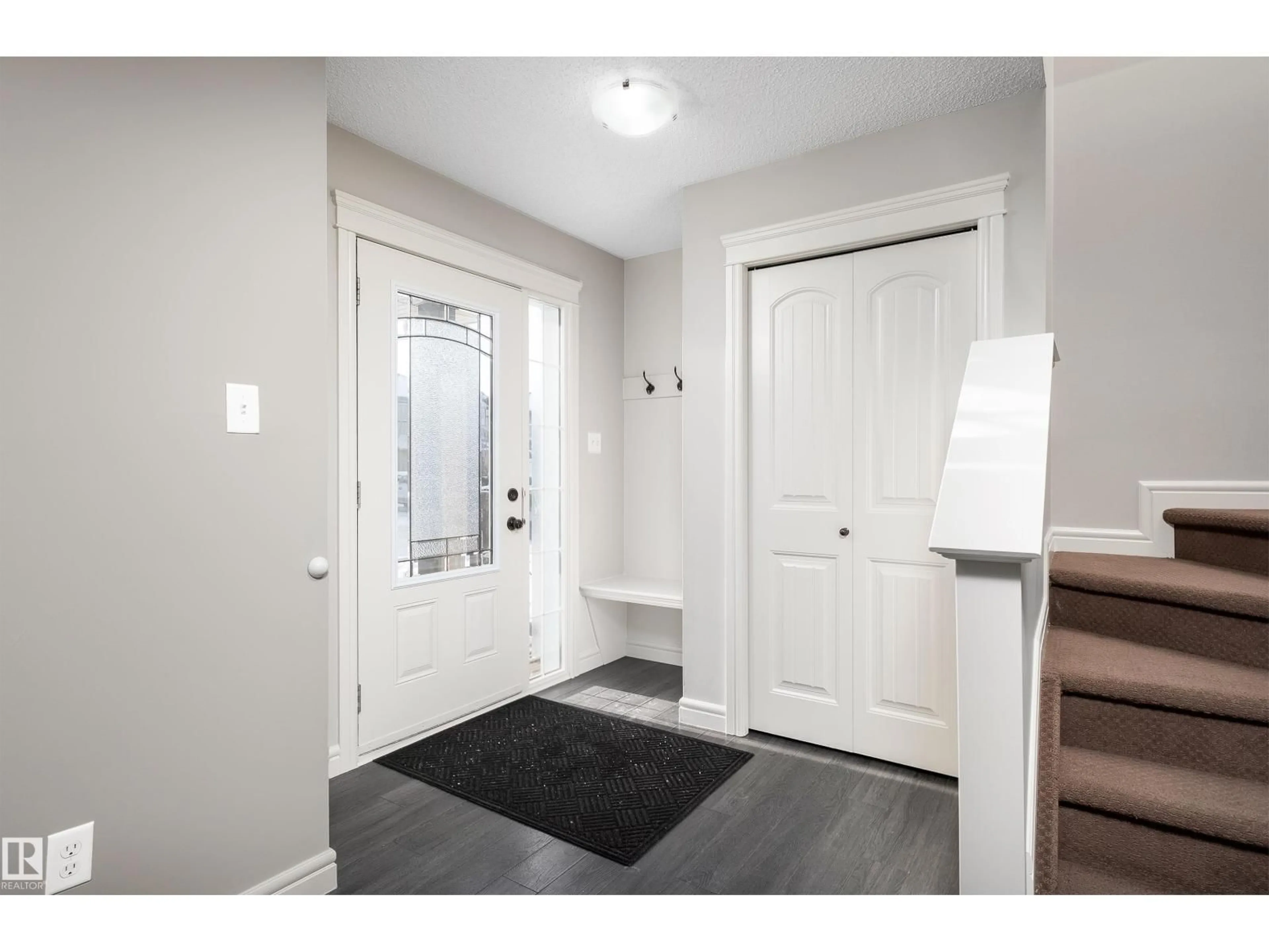 Indoor entryway for 4 MEADOWLAND CR, Spruce Grove Alberta T7X0P9