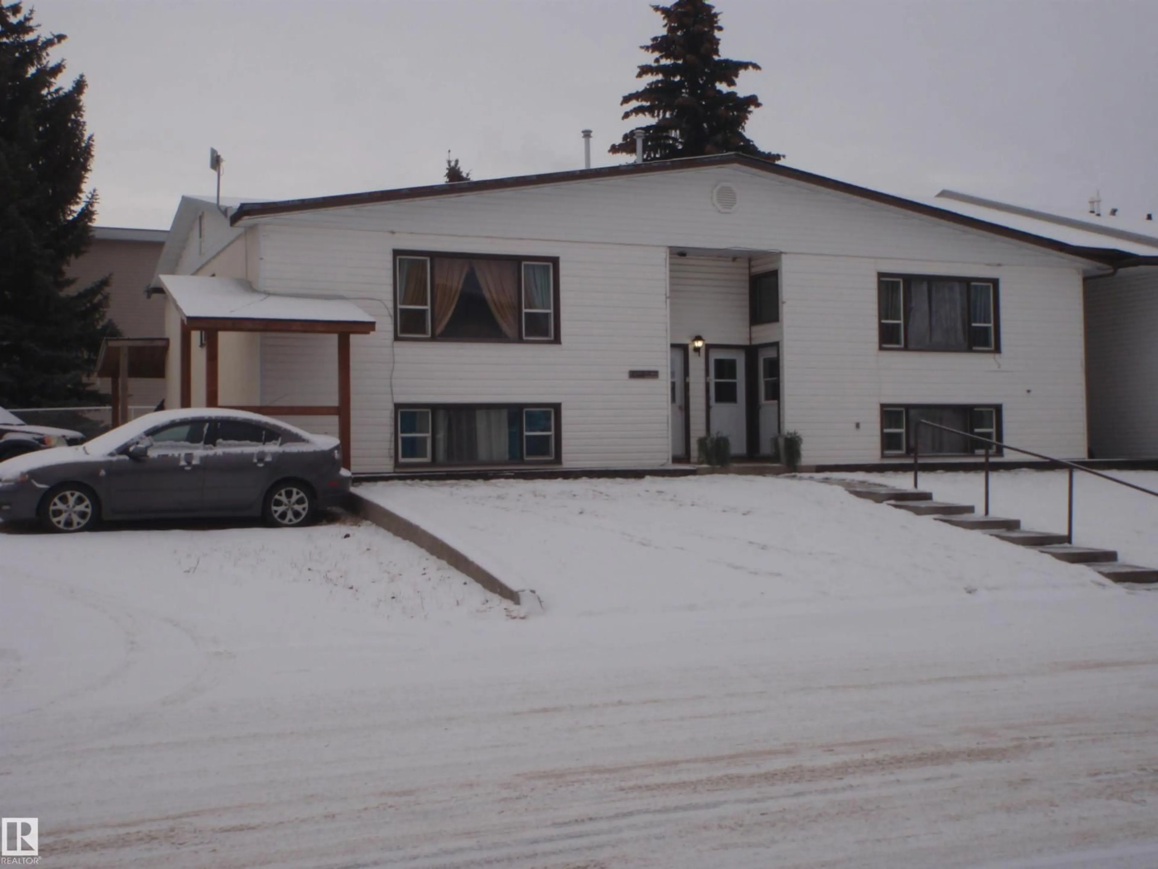 A pic from outside/outdoor area/front of a property/back of a property/a pic from drone, unknown for 5129 46 ST, Barrhead Alberta T7N1H8