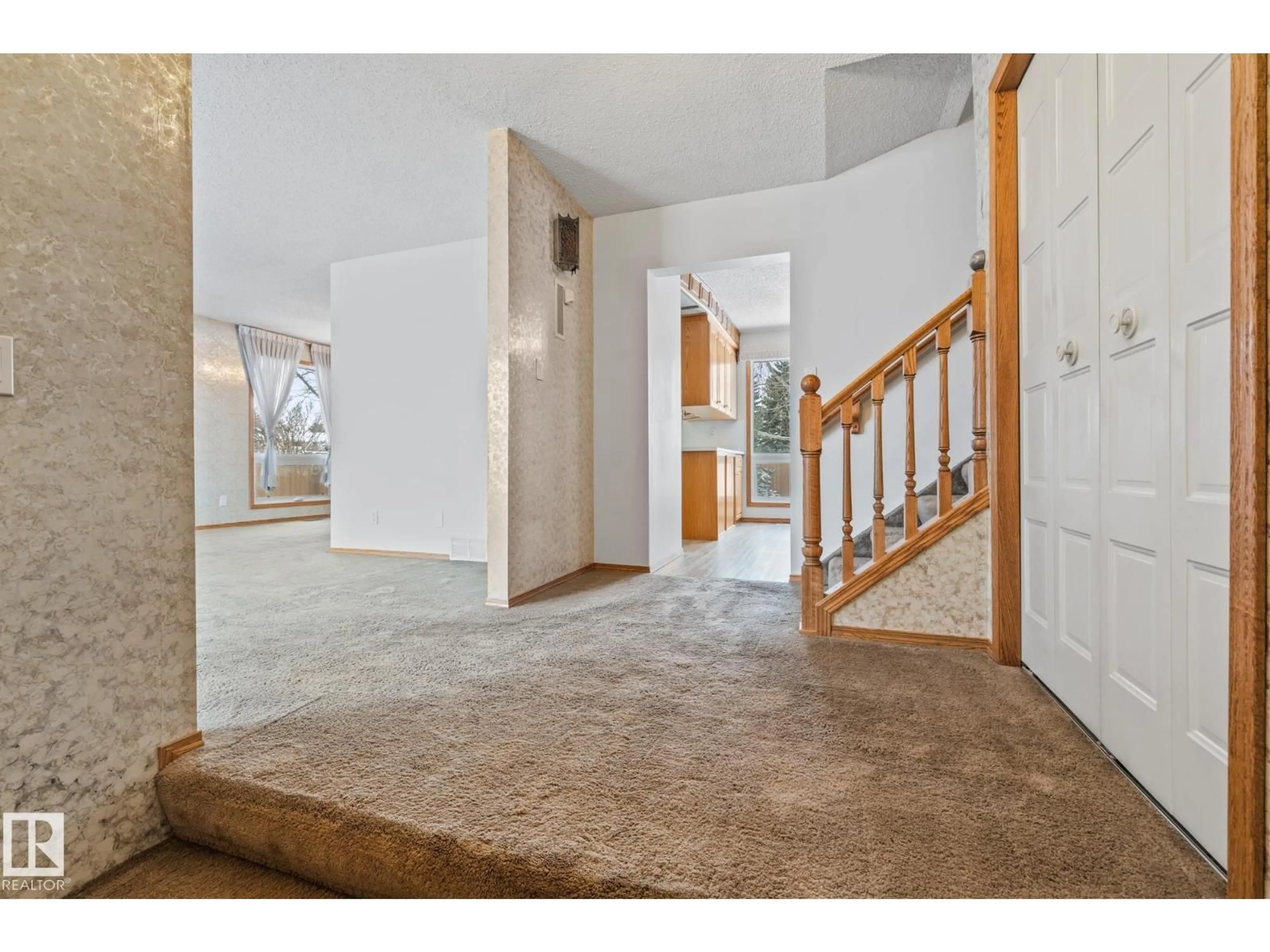 Indoor foyer for NW - 16239 114 ST, Edmonton Alberta T5X2L9