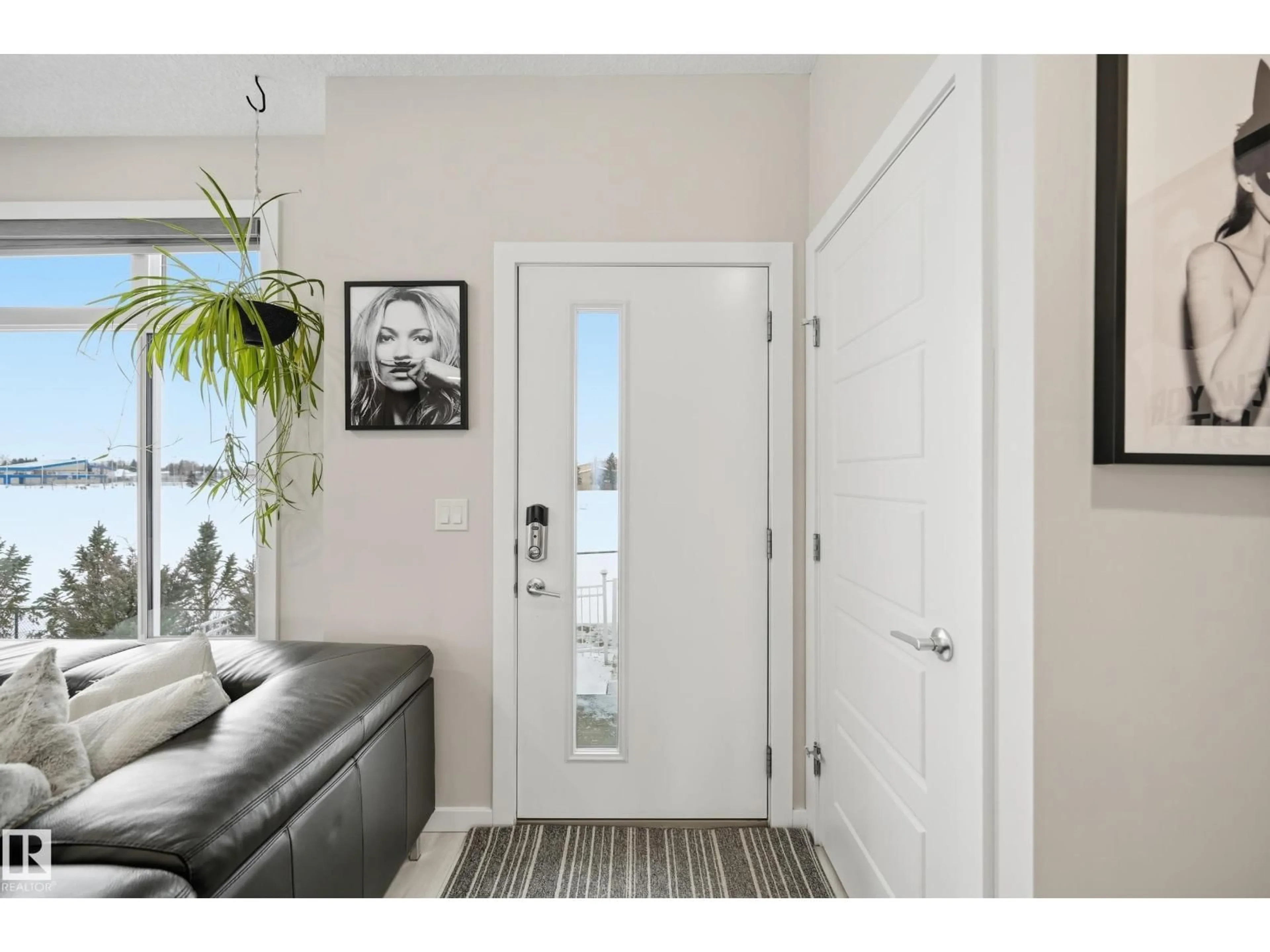 Indoor entryway for 23 215 SADDLEBACK RD, Edmonton Alberta T6J5T6