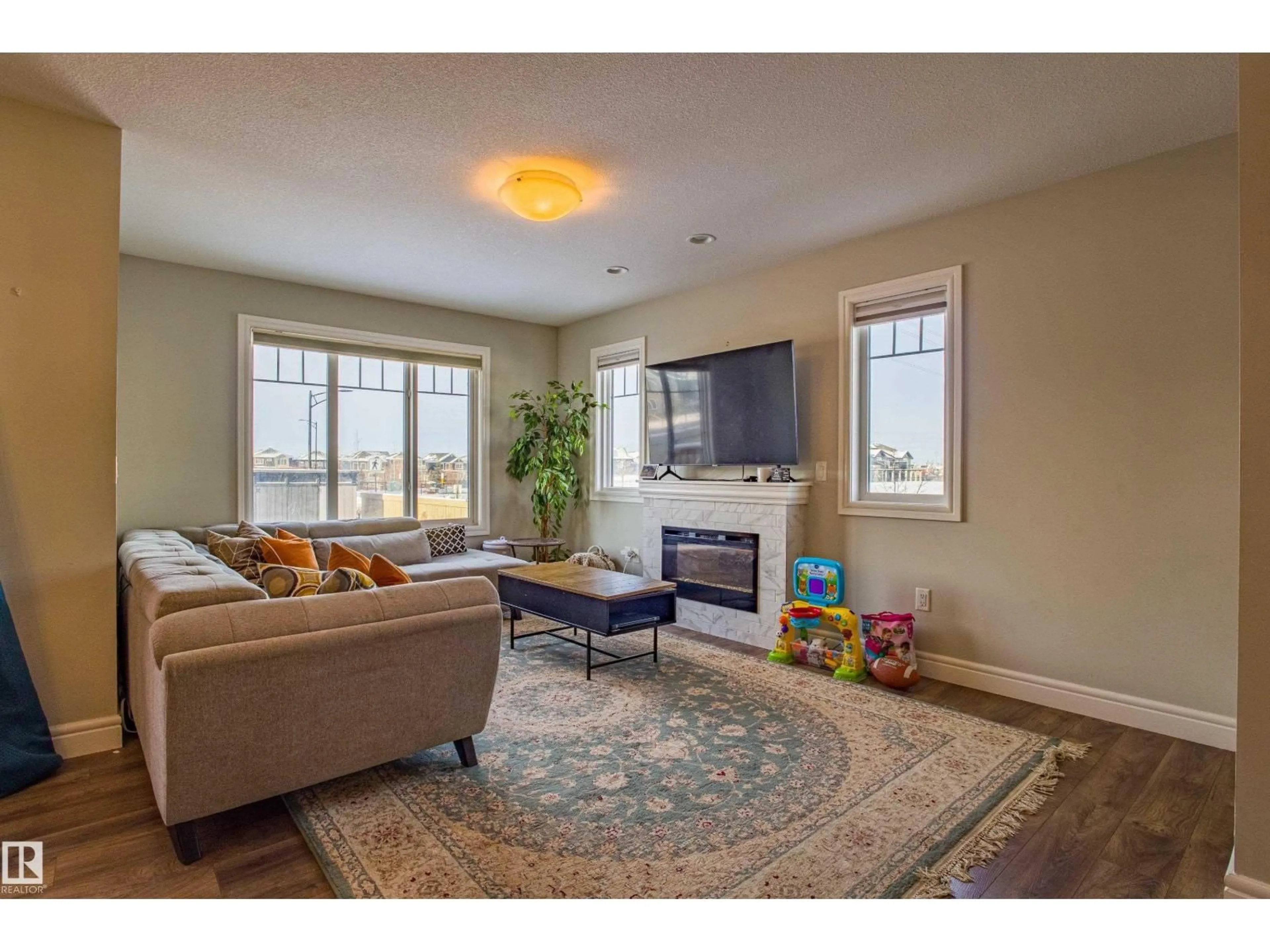 Living room with furniture, carpet floor for SW - 5704 HAWTHORN CM, Edmonton Alberta T6X2L5