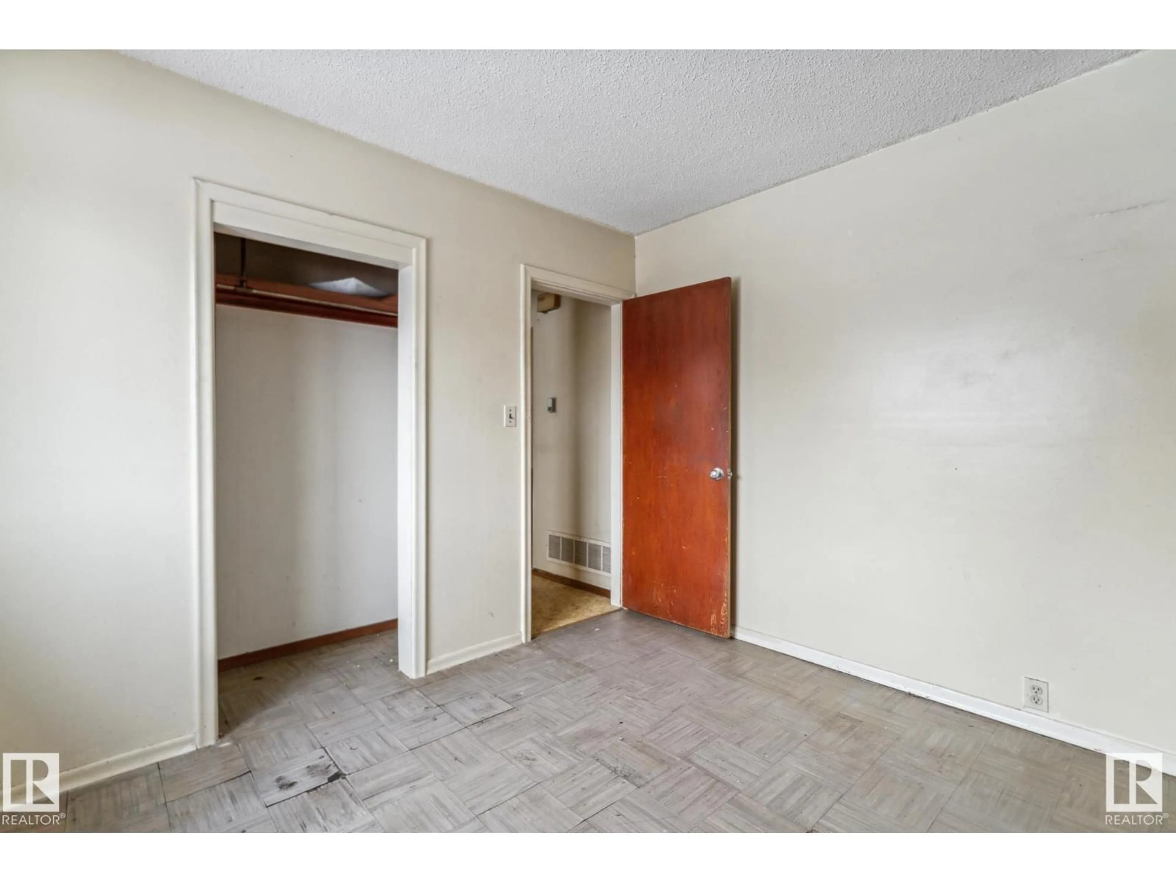 Unknown for 12125 40 ST, Edmonton Alberta T5W2L4