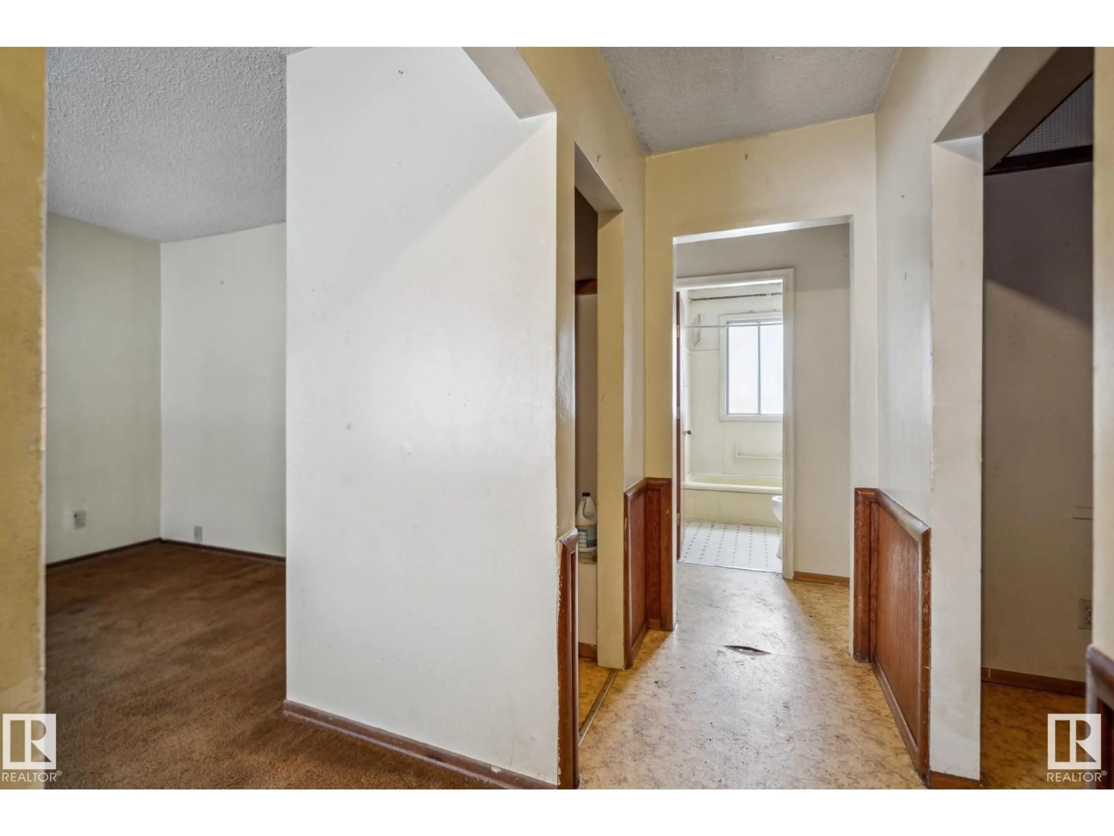 Unknown for 12125 40 ST, Edmonton Alberta T5W2L4