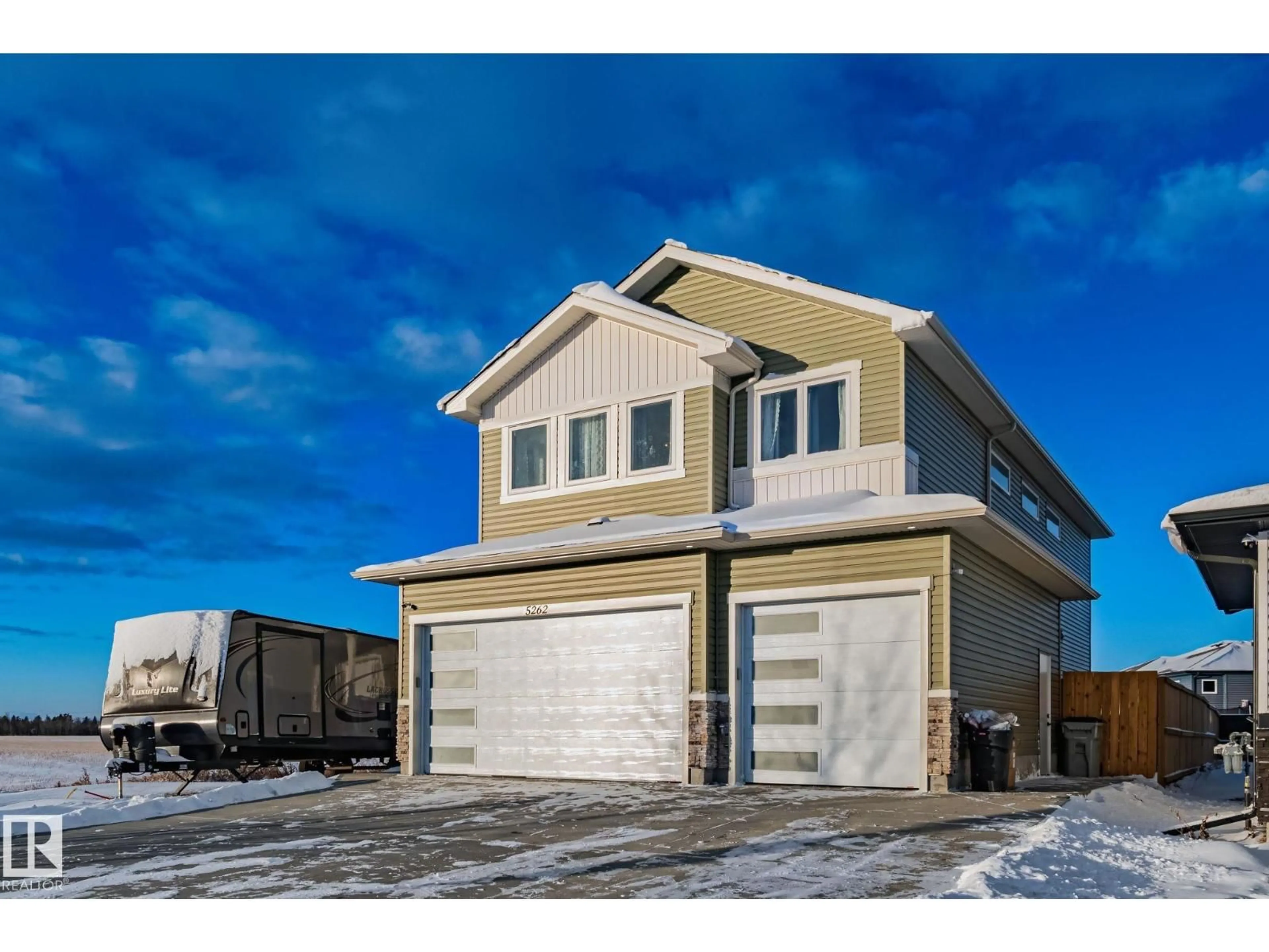 Indoor garage for 5262 47 AVE, Calmar Alberta T0C0V0