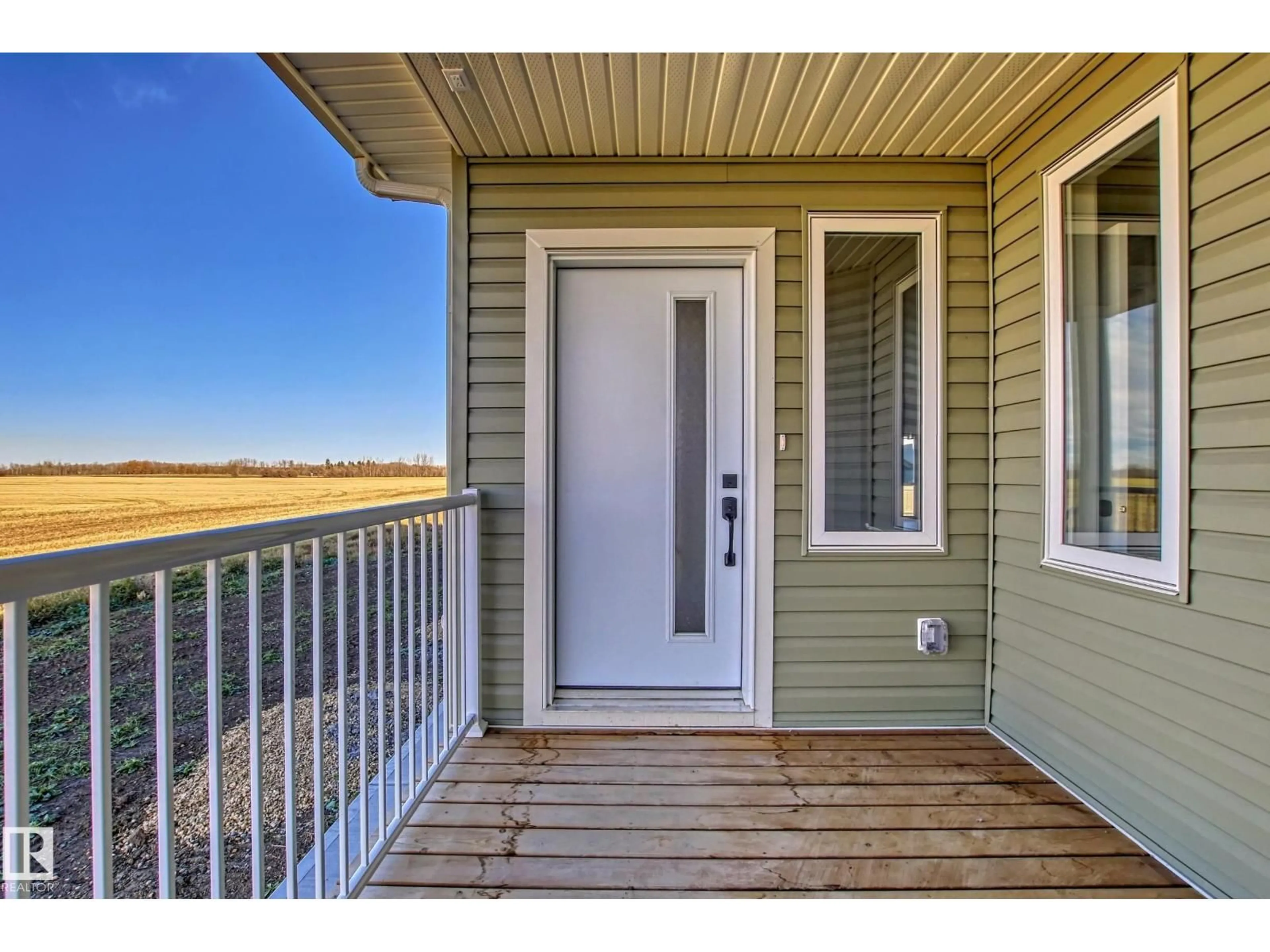 Indoor entryway for 5262 47 AVE, Calmar Alberta T0C0V0