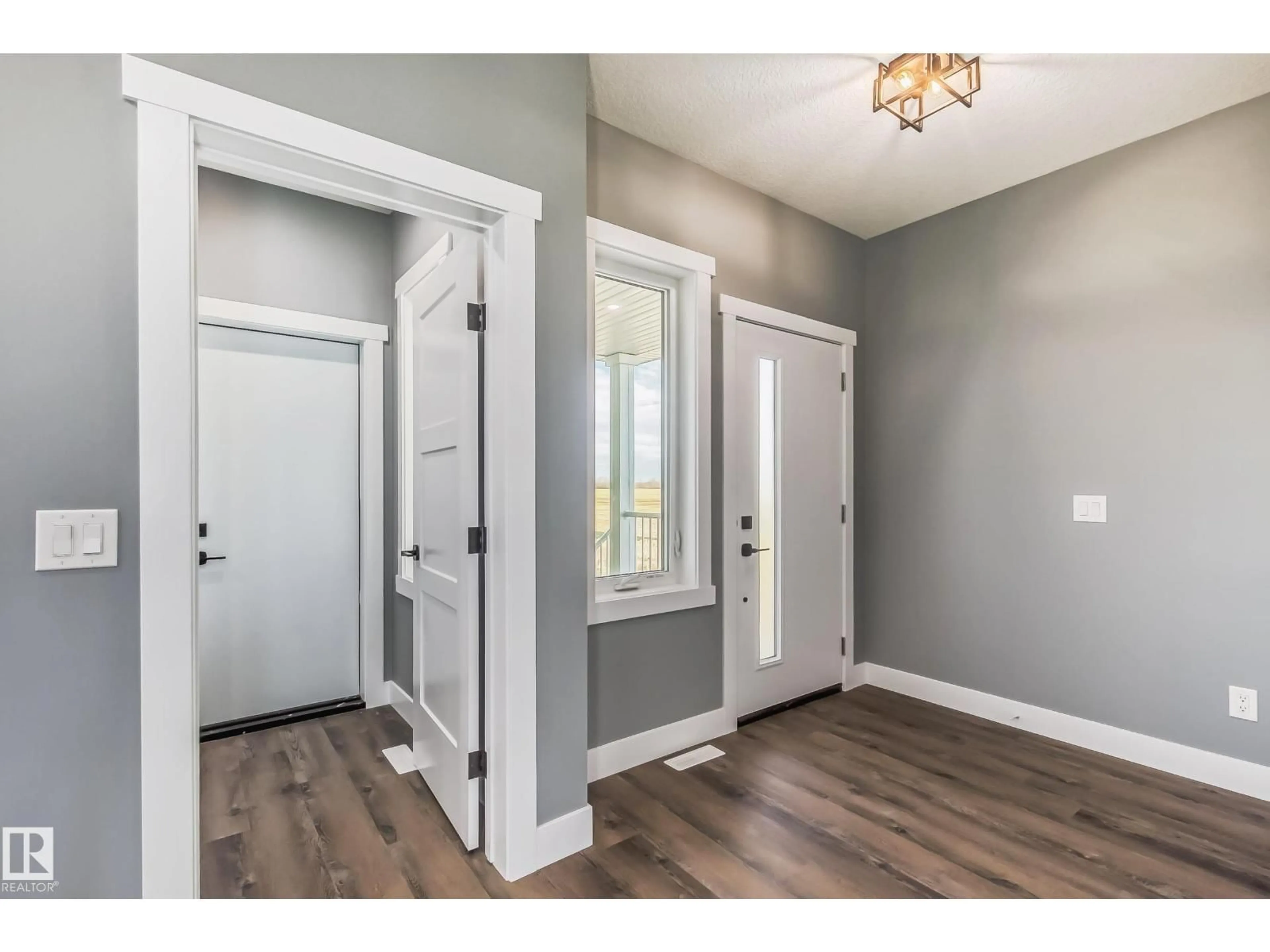 Indoor entryway for 5262 47 AVE, Calmar Alberta T0C0V0