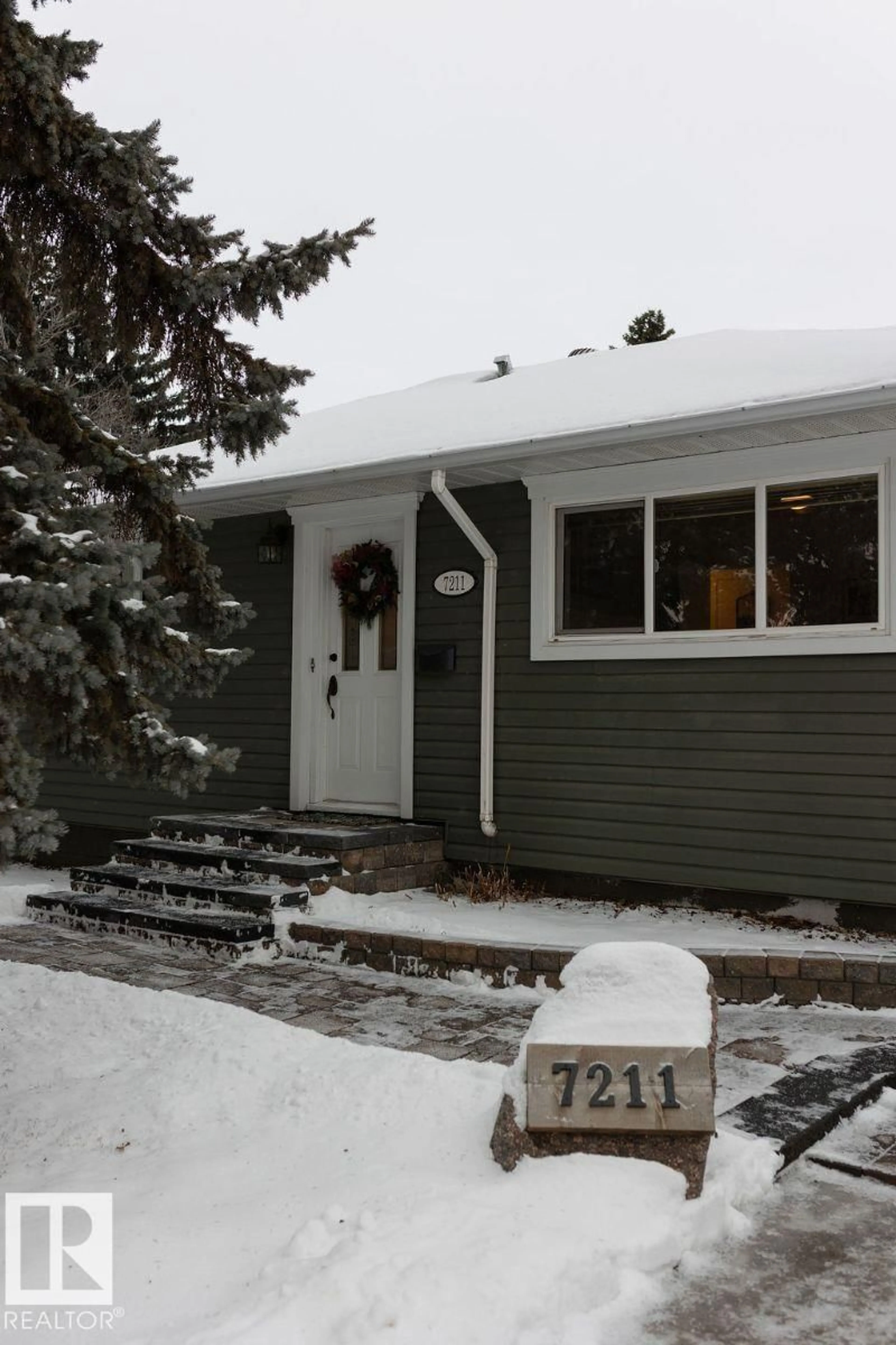 Home with vinyl exterior material, street for NW - 7211 83 ST, Edmonton Alberta T6C2Y1