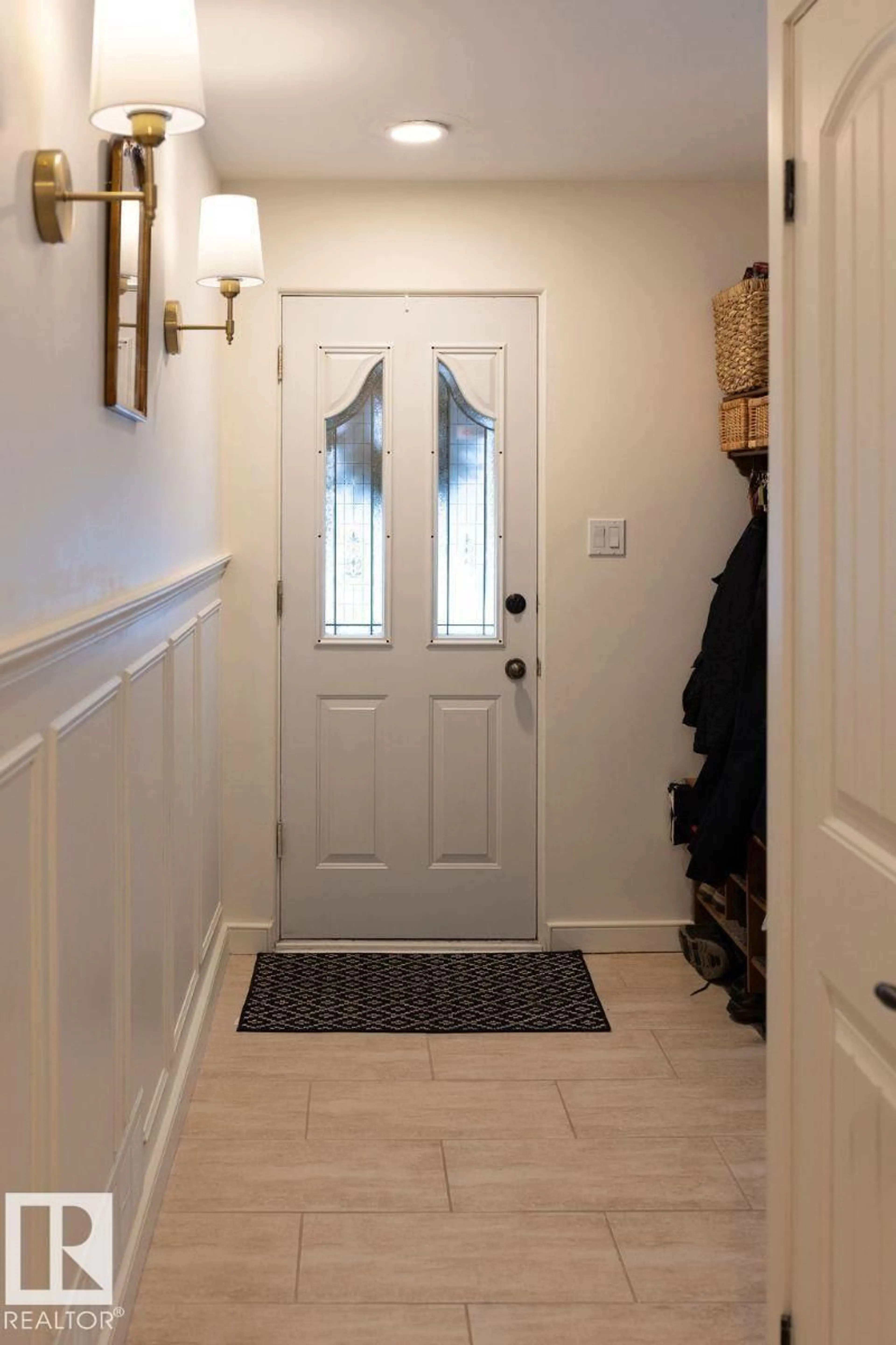 Indoor entryway for NW - 7211 83 ST, Edmonton Alberta T6C2Y1