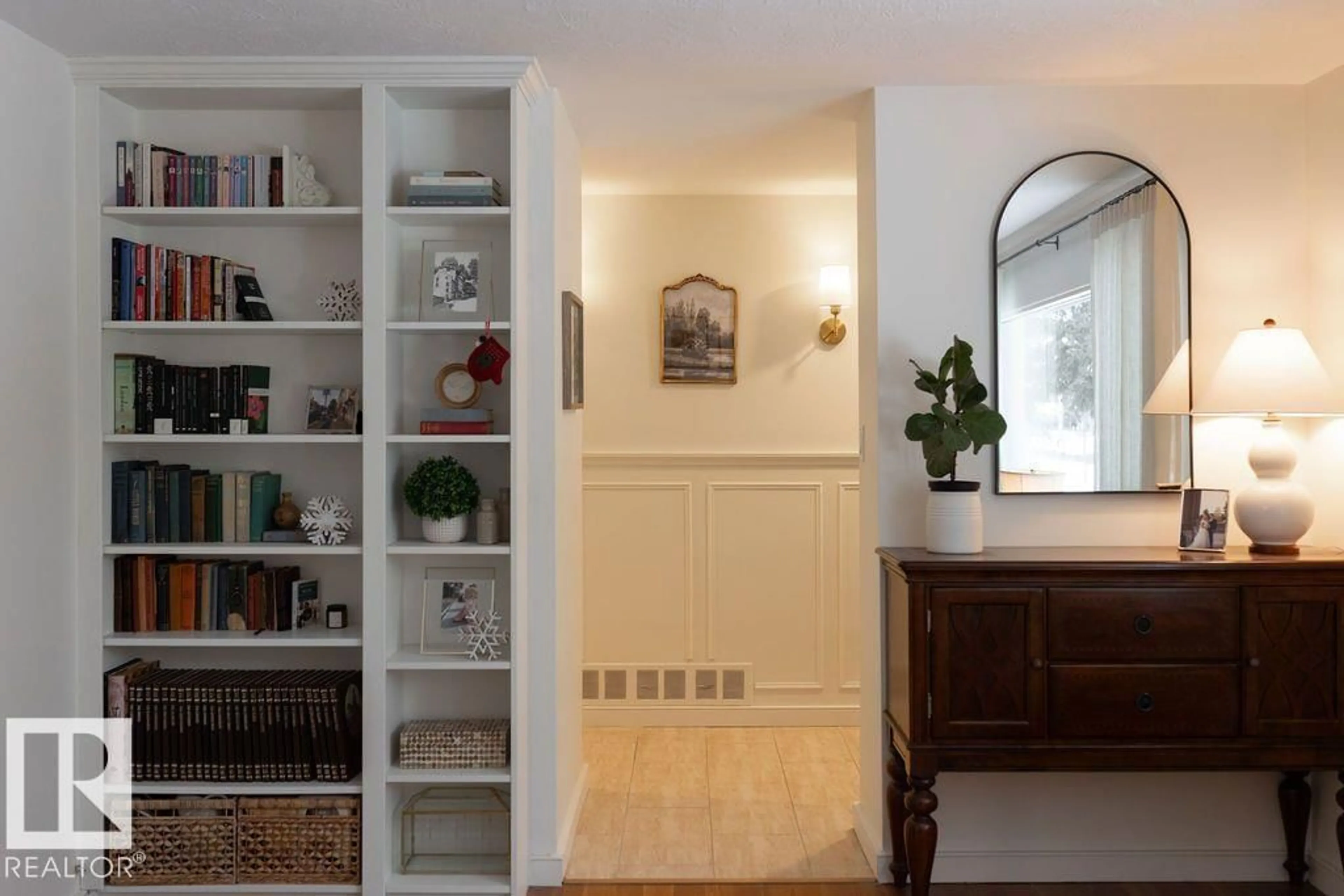 Indoor entryway for NW - 7211 83 ST, Edmonton Alberta T6C2Y1