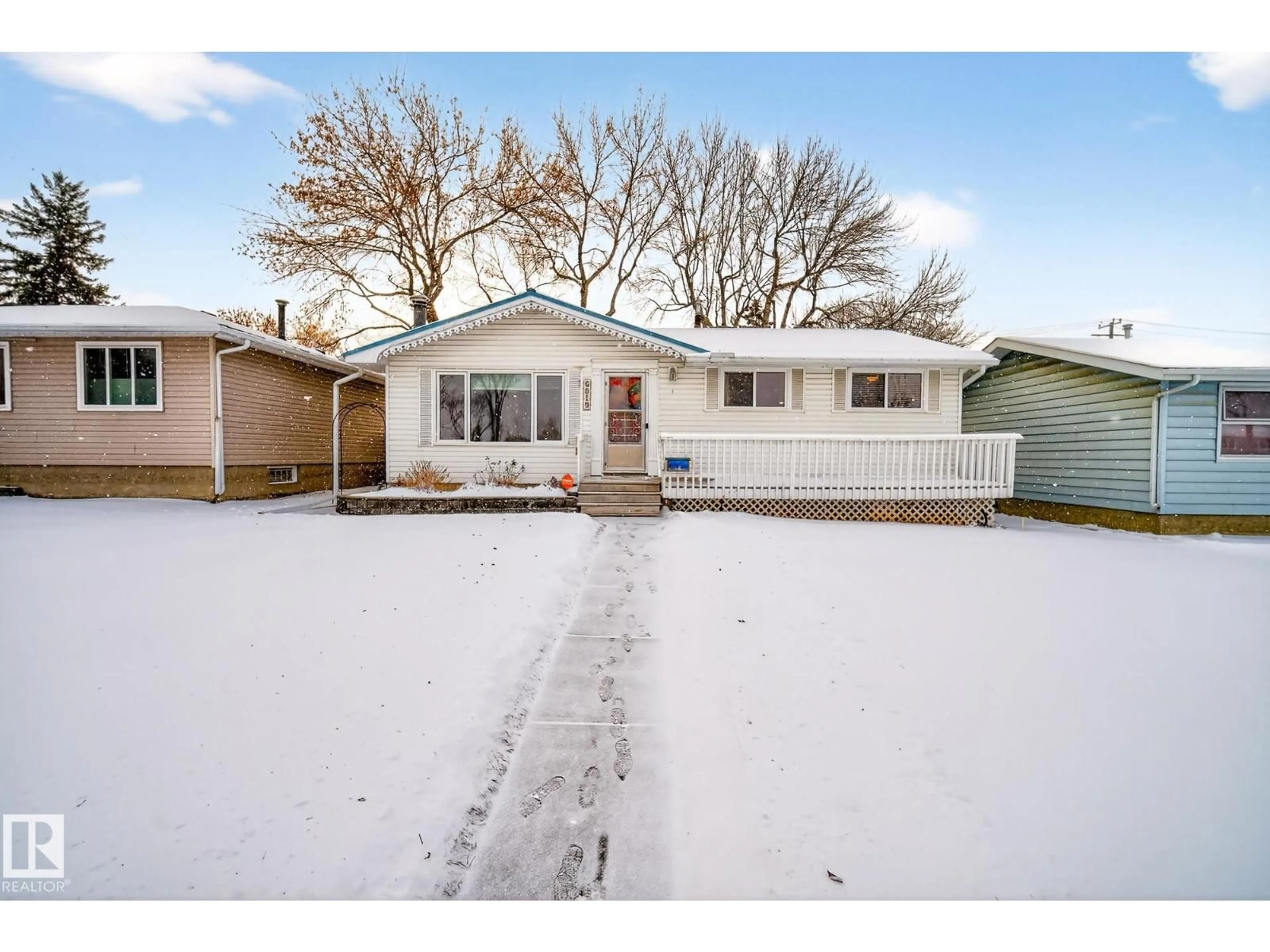 A pic from outside/outdoor area/front of a property/back of a property/a pic from drone, street for 6819 83 AV, Edmonton Alberta T6B0G4