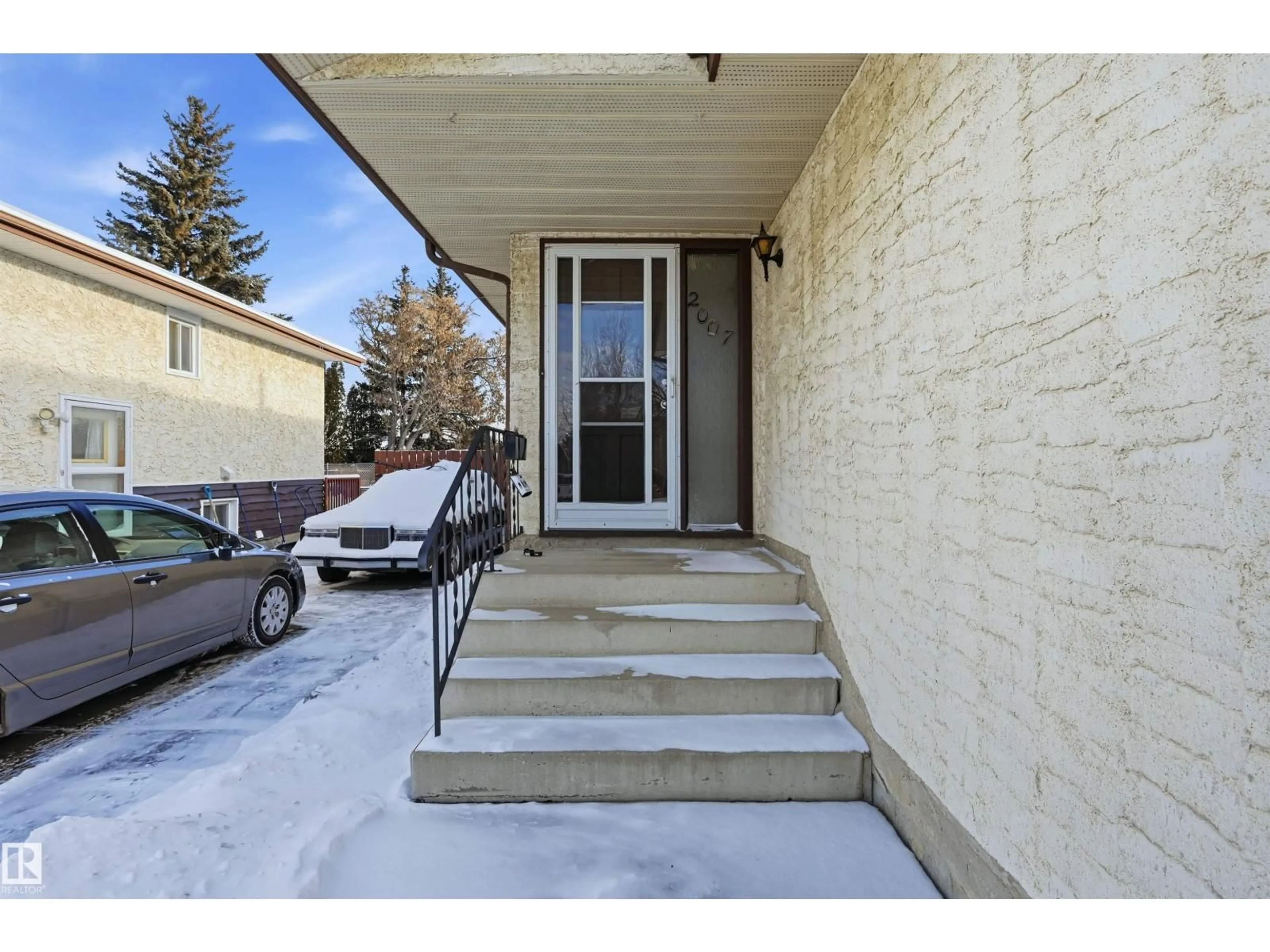 Indoor entryway for NW - 2007 49A ST, Edmonton Alberta T6L2W9