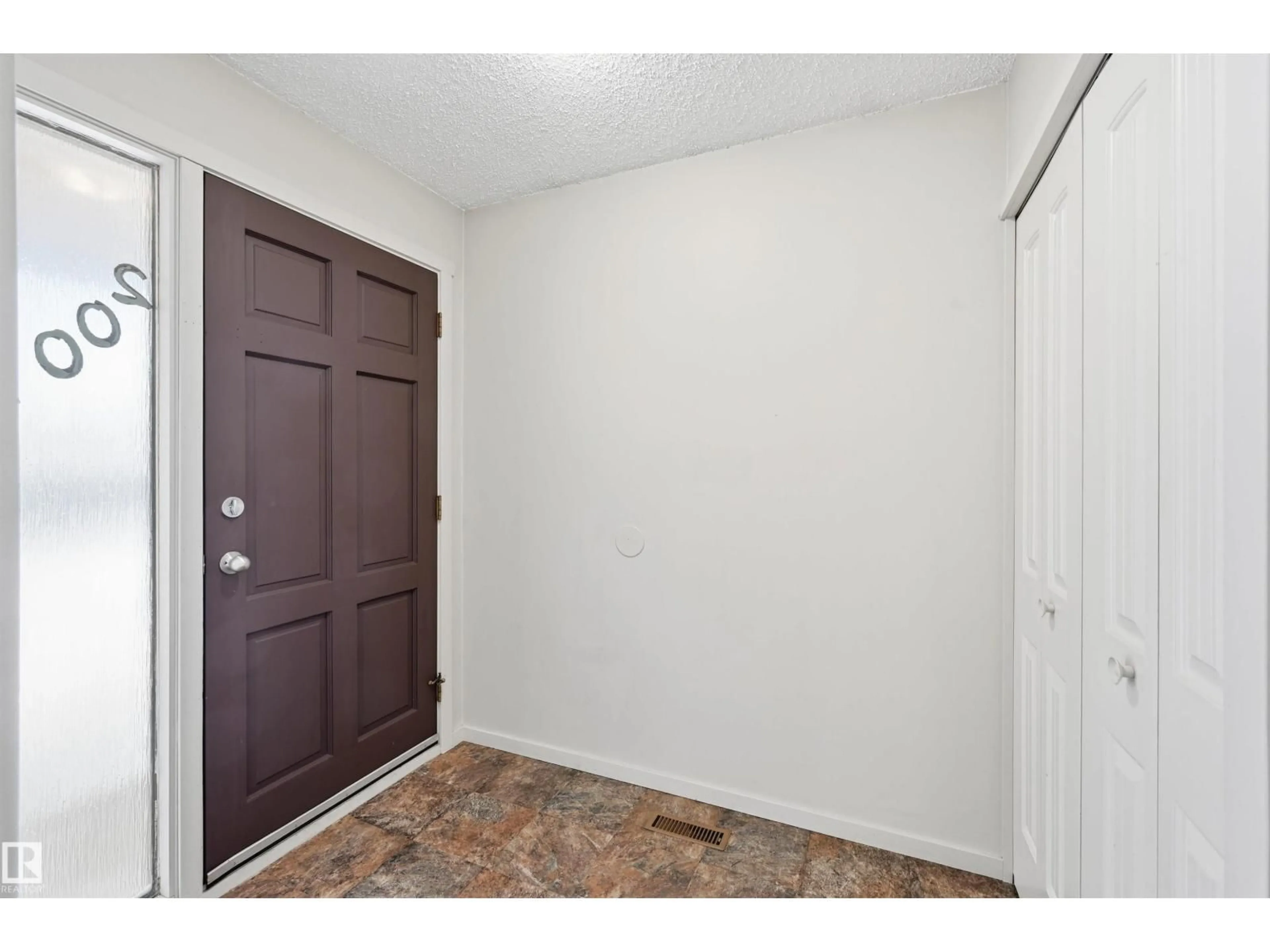 Indoor entryway for NW - 2007 49A ST, Edmonton Alberta T6L2W9