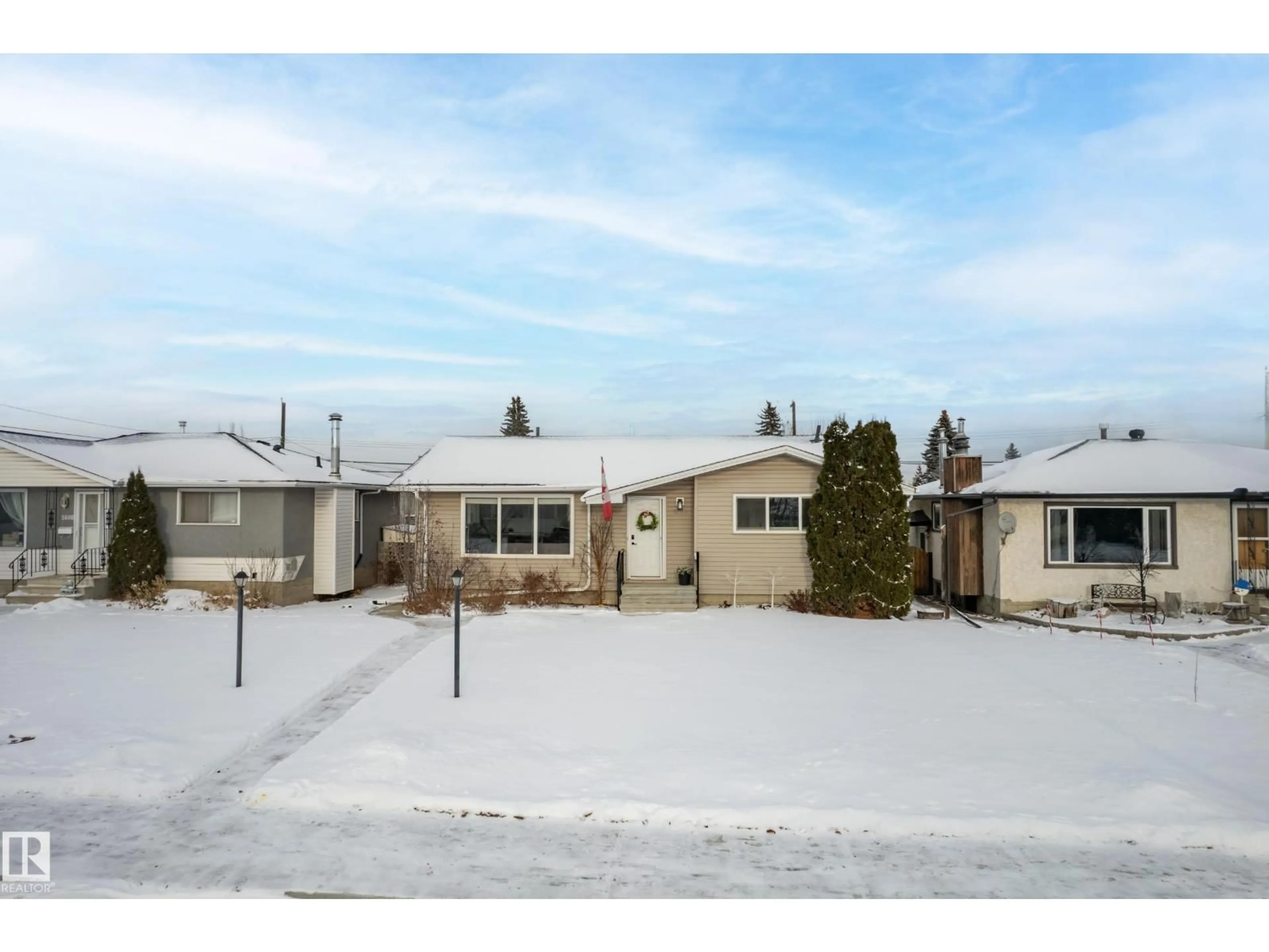 A pic from outside/outdoor area/front of a property/back of a property/a pic from drone, street for 5604 91 AV, Edmonton Alberta T6B0R2