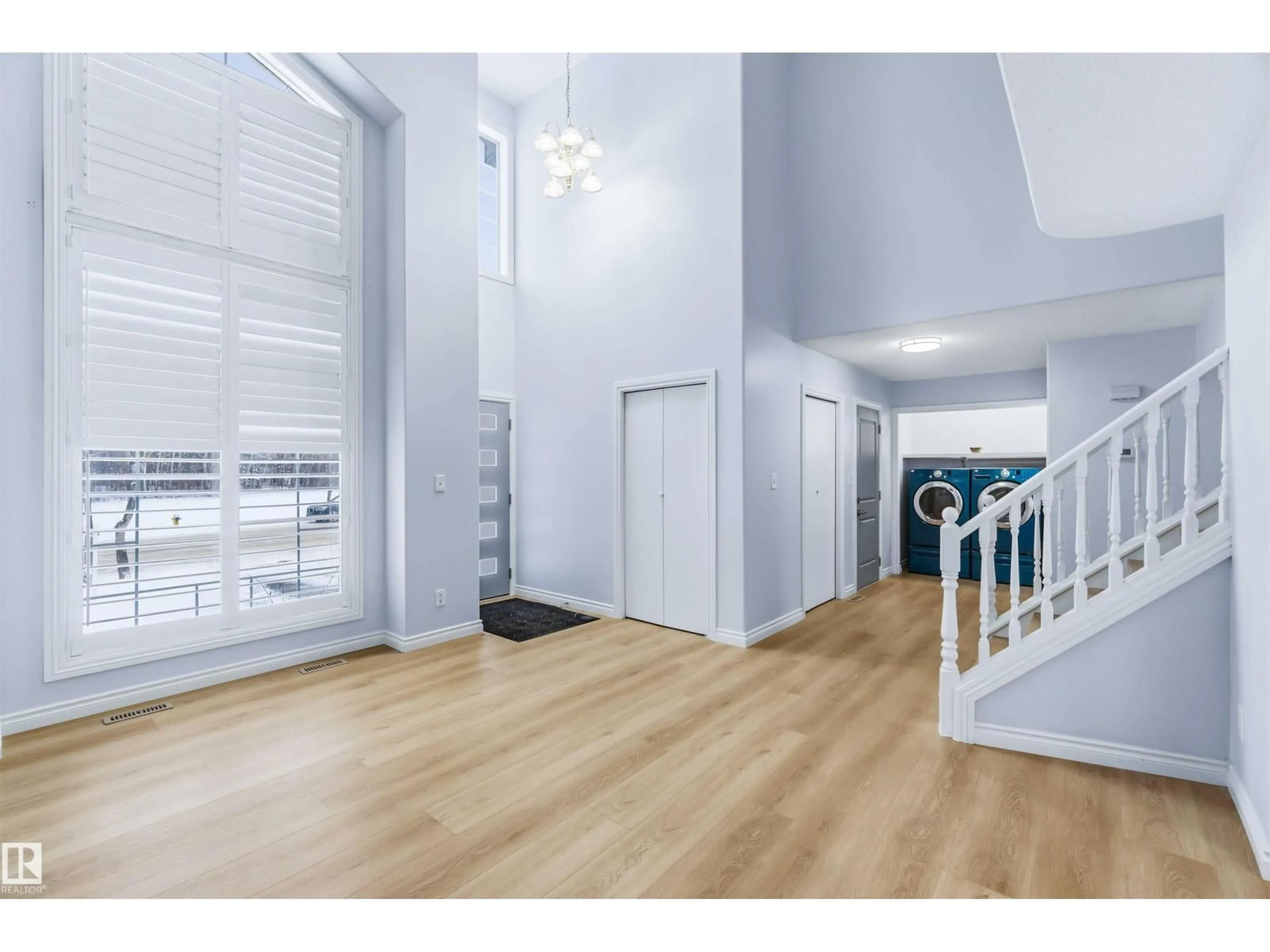 Indoor foyer for 115 DEER RIDGE DR, St. Albert Alberta T8N6G6