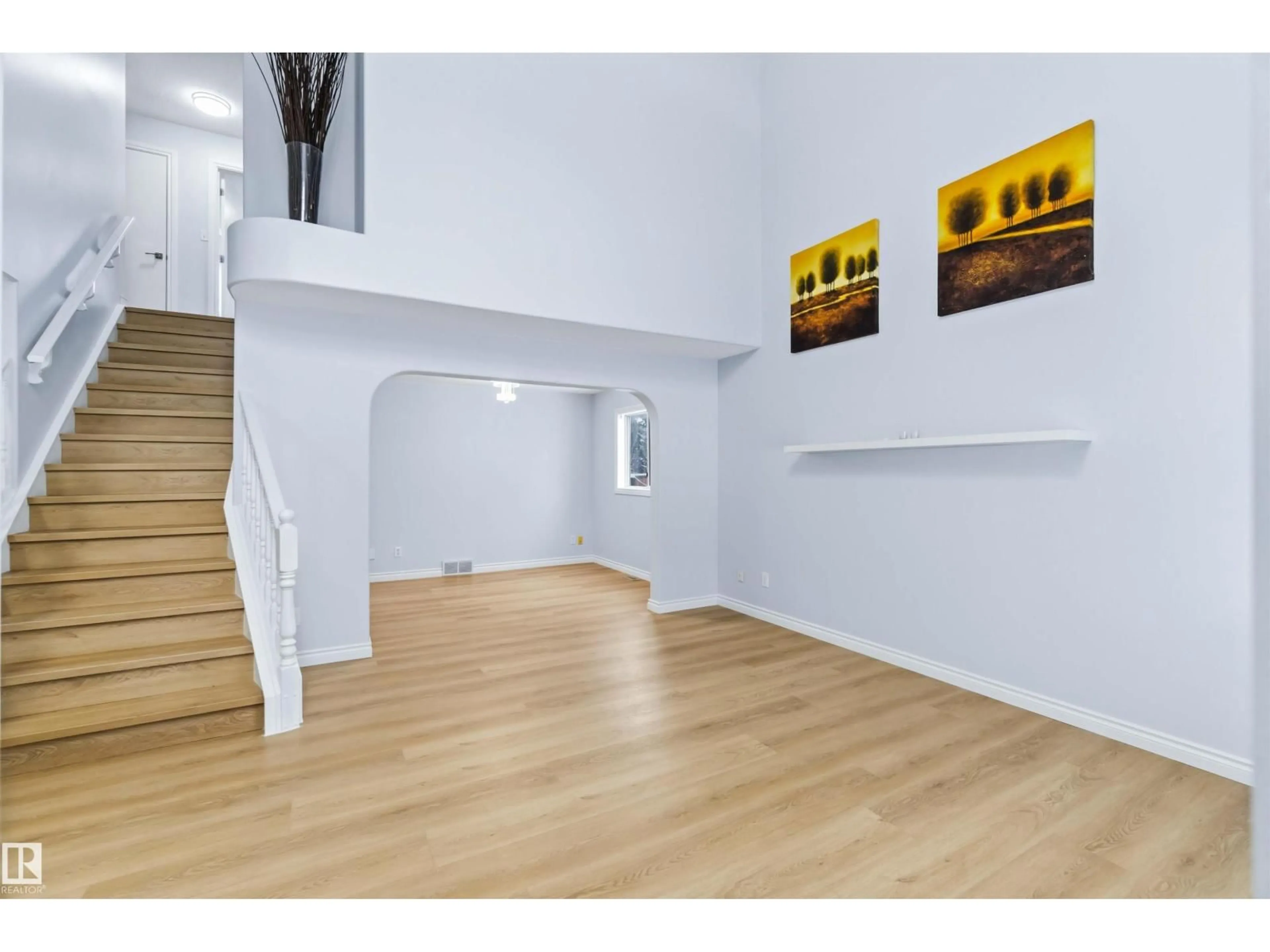 Indoor foyer for 115 DEER RIDGE DR, St. Albert Alberta T8N6G6