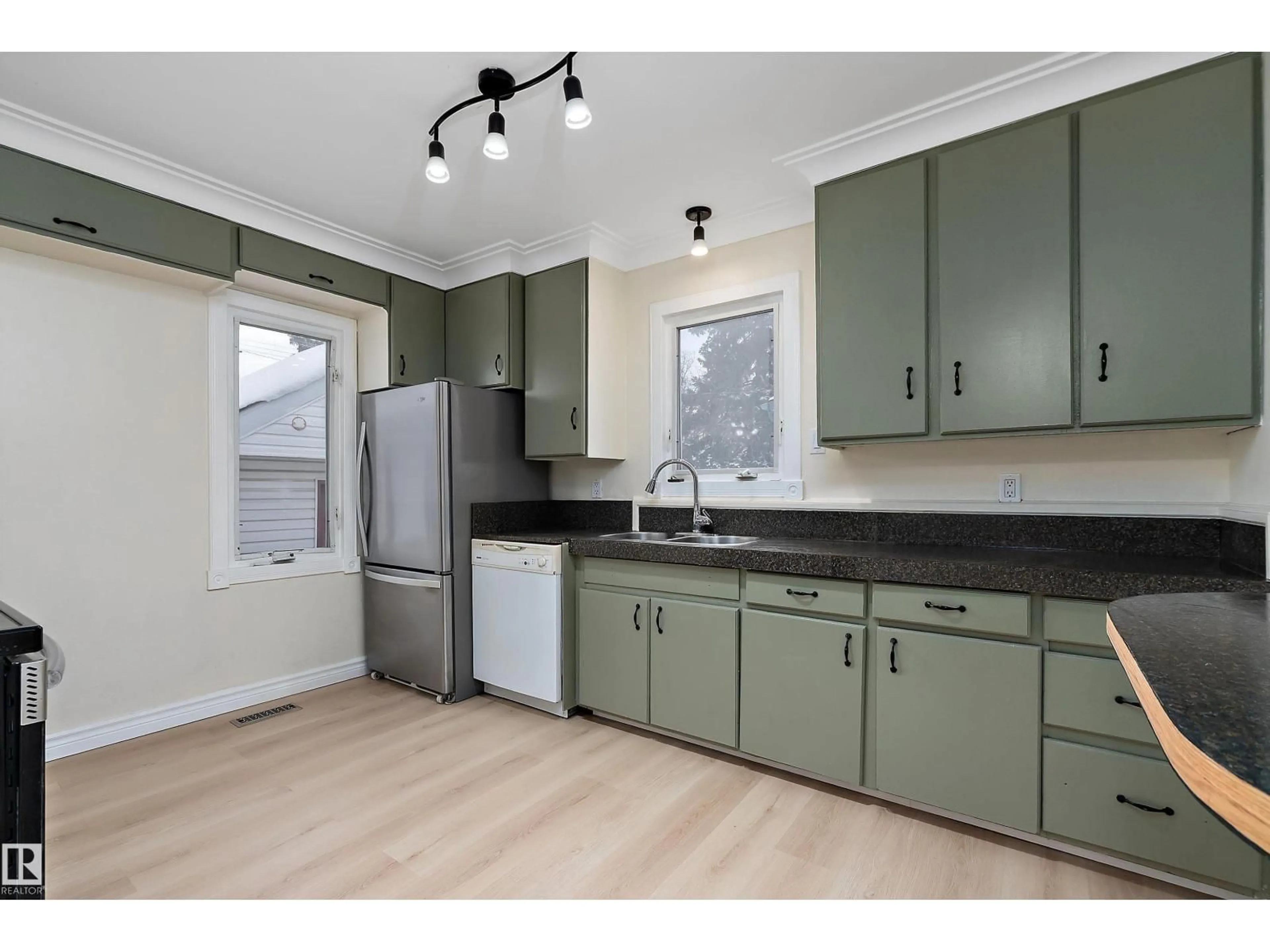 Standard kitchen, wood/laminate floor for NW - 12129 50 ST, Edmonton Alberta T5W3C6