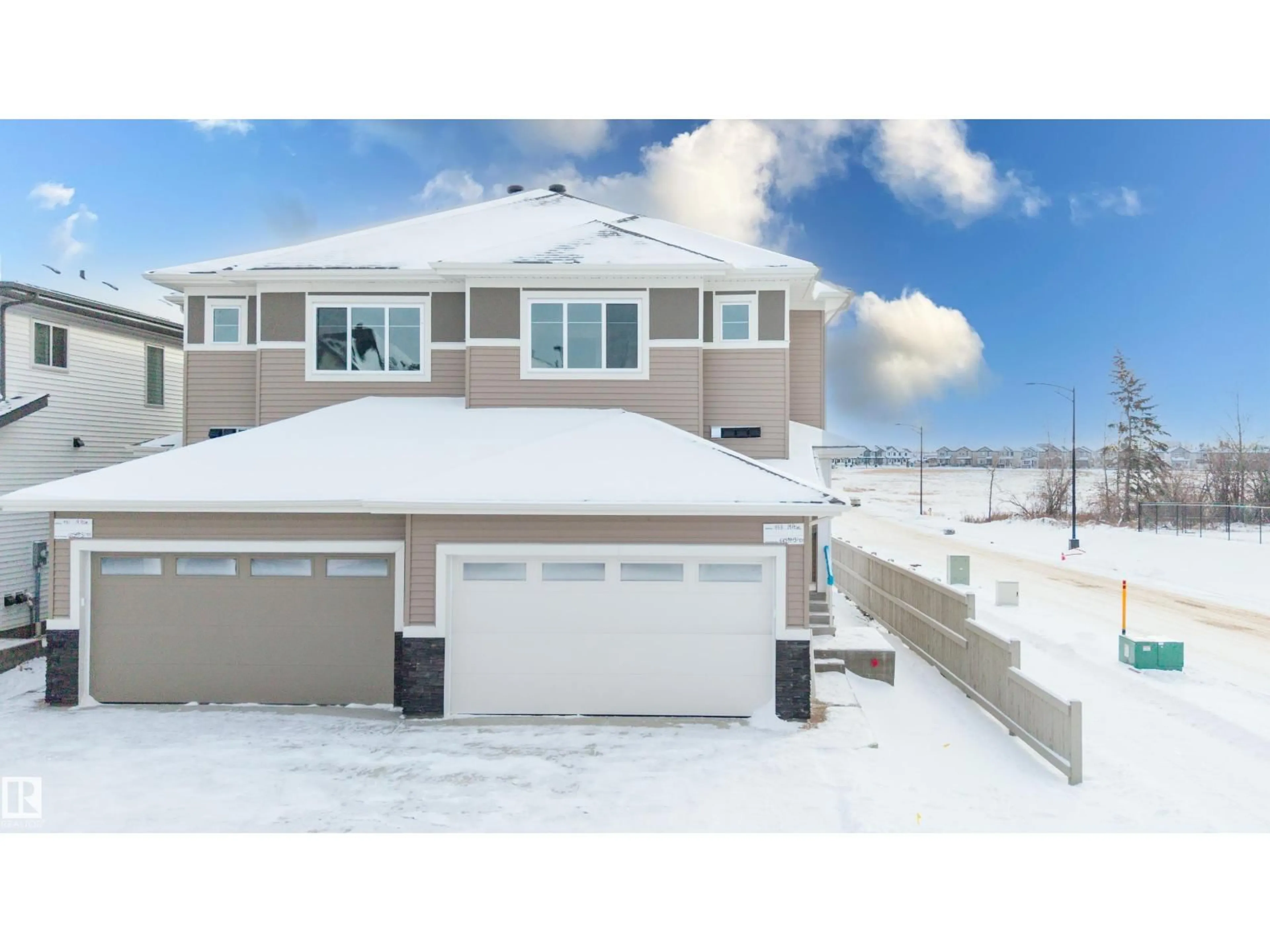 Home with vinyl exterior material, street for 933 19 AV, Edmonton Alberta T6T2X4