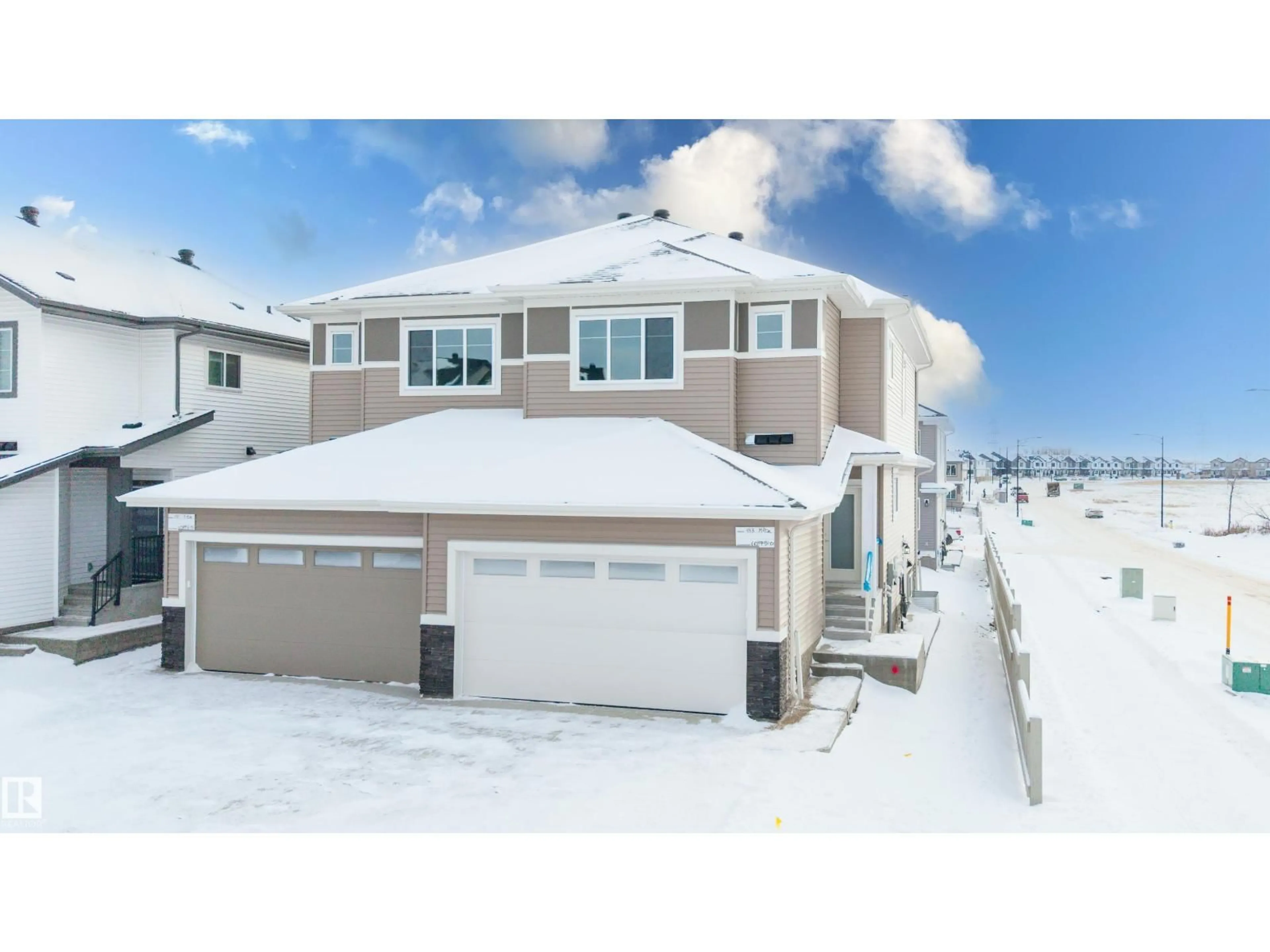 Home with vinyl exterior material, street for 933 19 AV, Edmonton Alberta T6T2X4