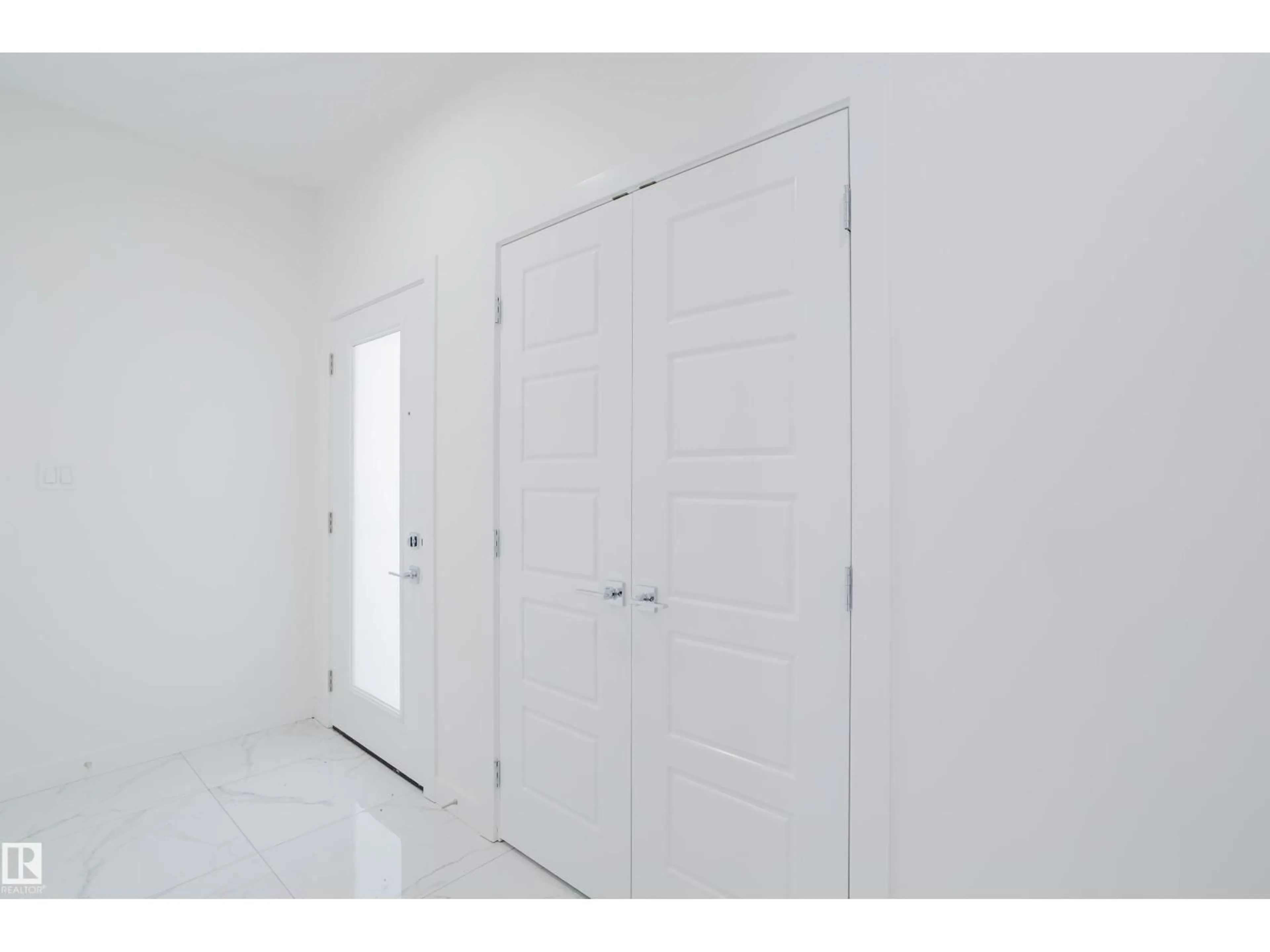 Unknown for 933 19 AV, Edmonton Alberta T6T2X4