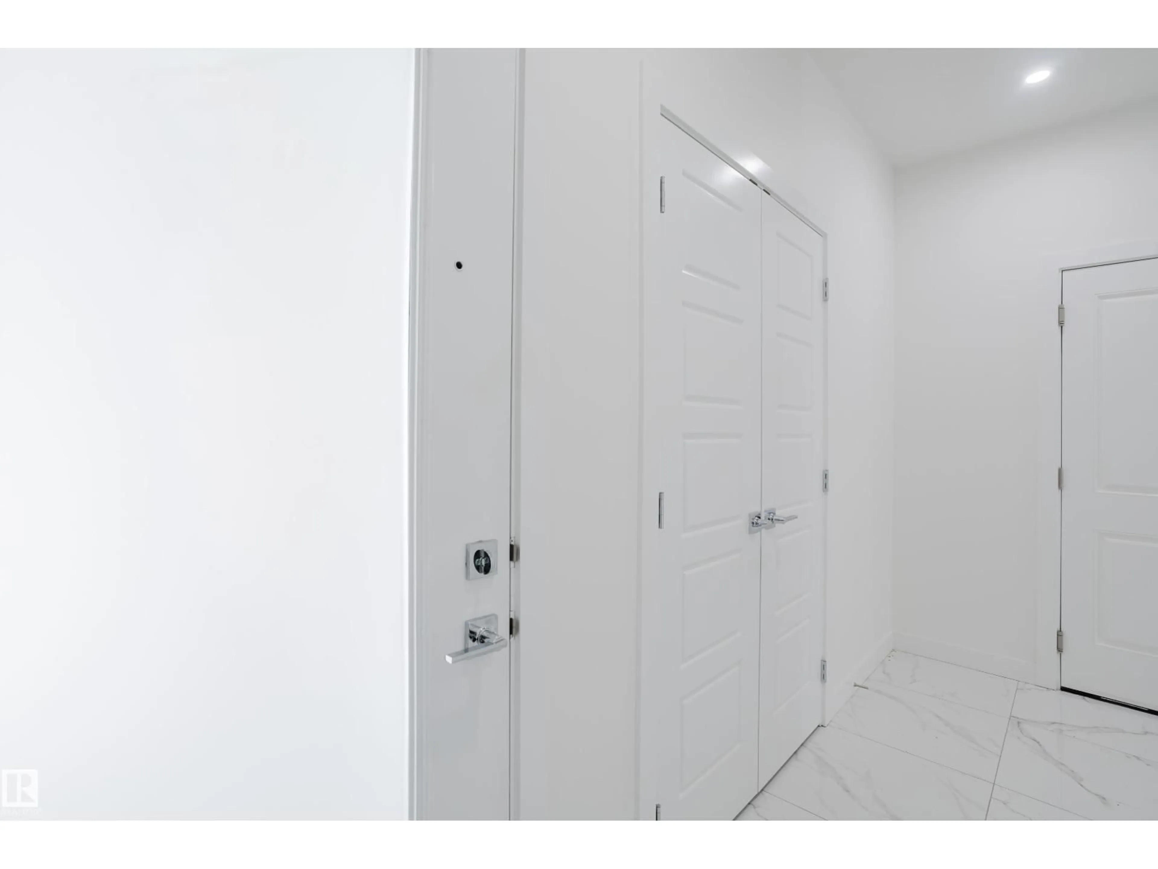 Unknown for 933 19 AV, Edmonton Alberta T6T2X4