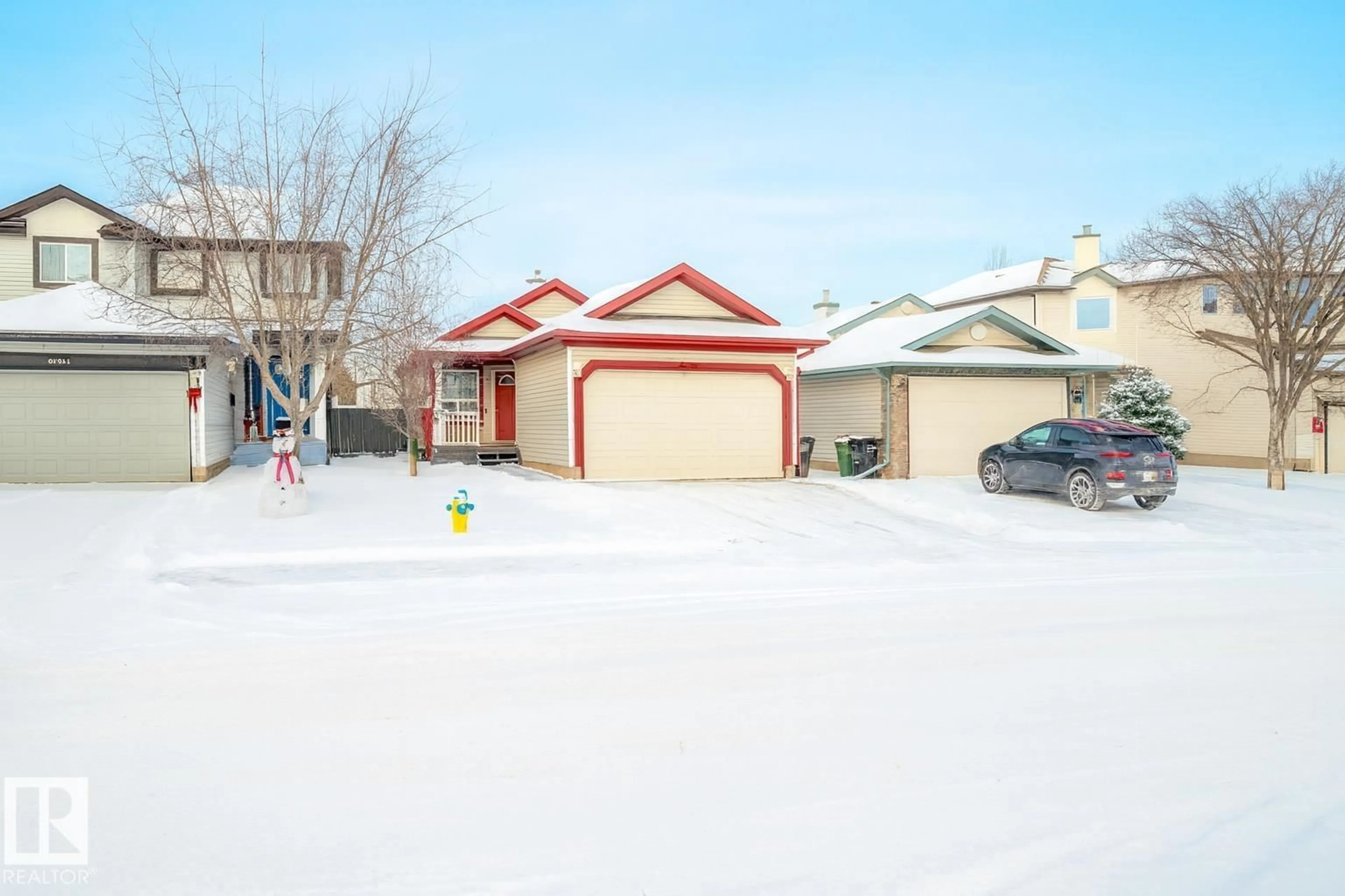 A pic from outside/outdoor area/front of a property/back of a property/a pic from drone, street for 20432 48 AV, Edmonton Alberta T6M0C1