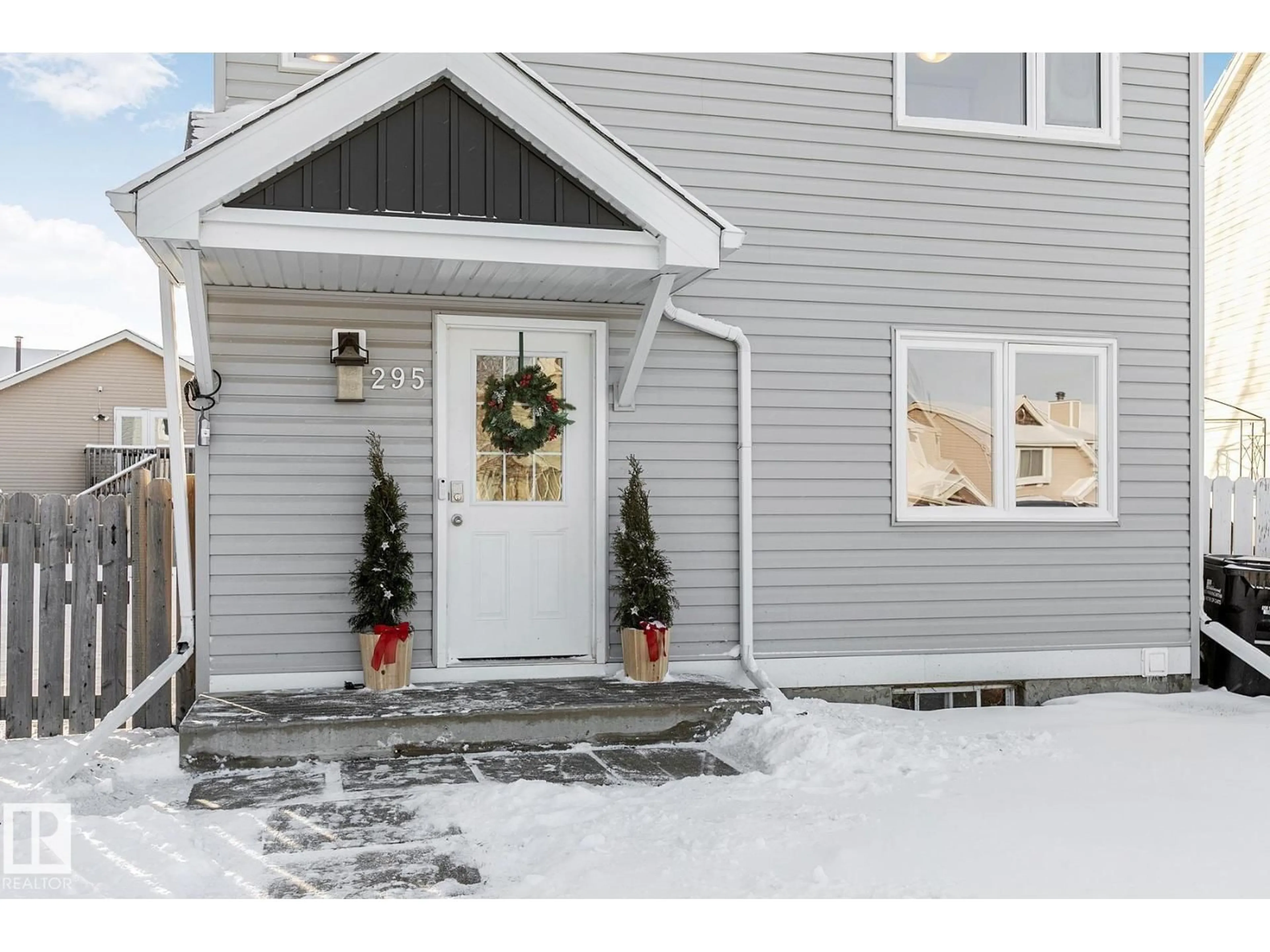 Indoor entryway for 295 VANTAGE LN, Sherwood Park Alberta T8A4J3